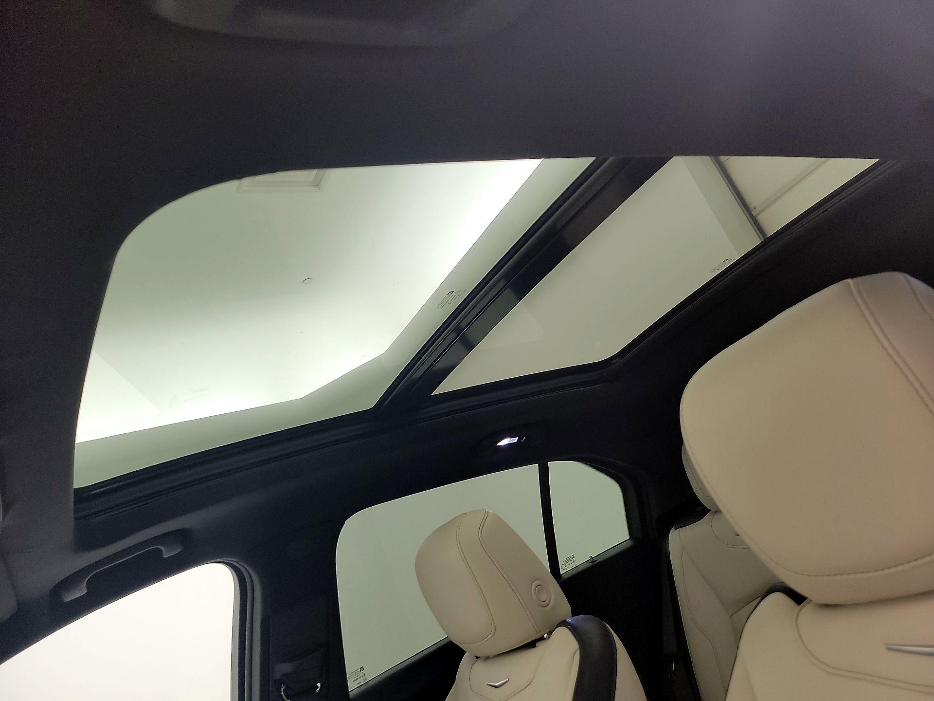 Thumbnail: 2023 Cadillac XT4 - 17