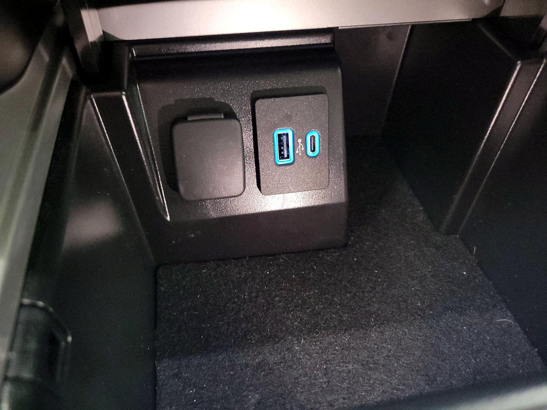 Thumbnail: 2022 Ford Explorer - 16