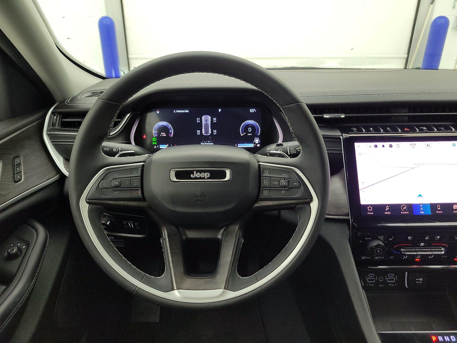 Thumbnail: 2023 Jeep Grand Cherokee - 10