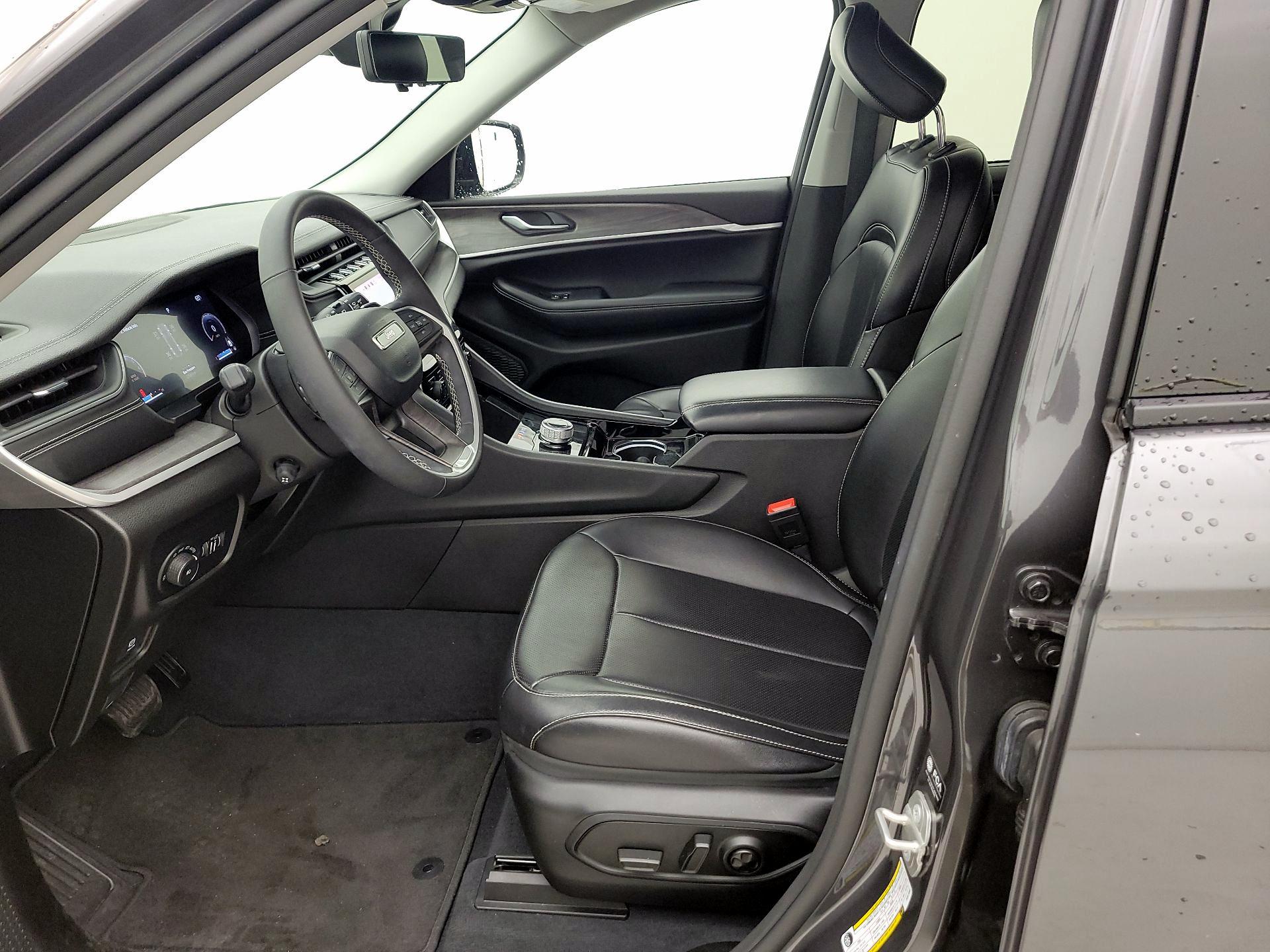 Thumbnail: 2023 Jeep Grand Cherokee - 11