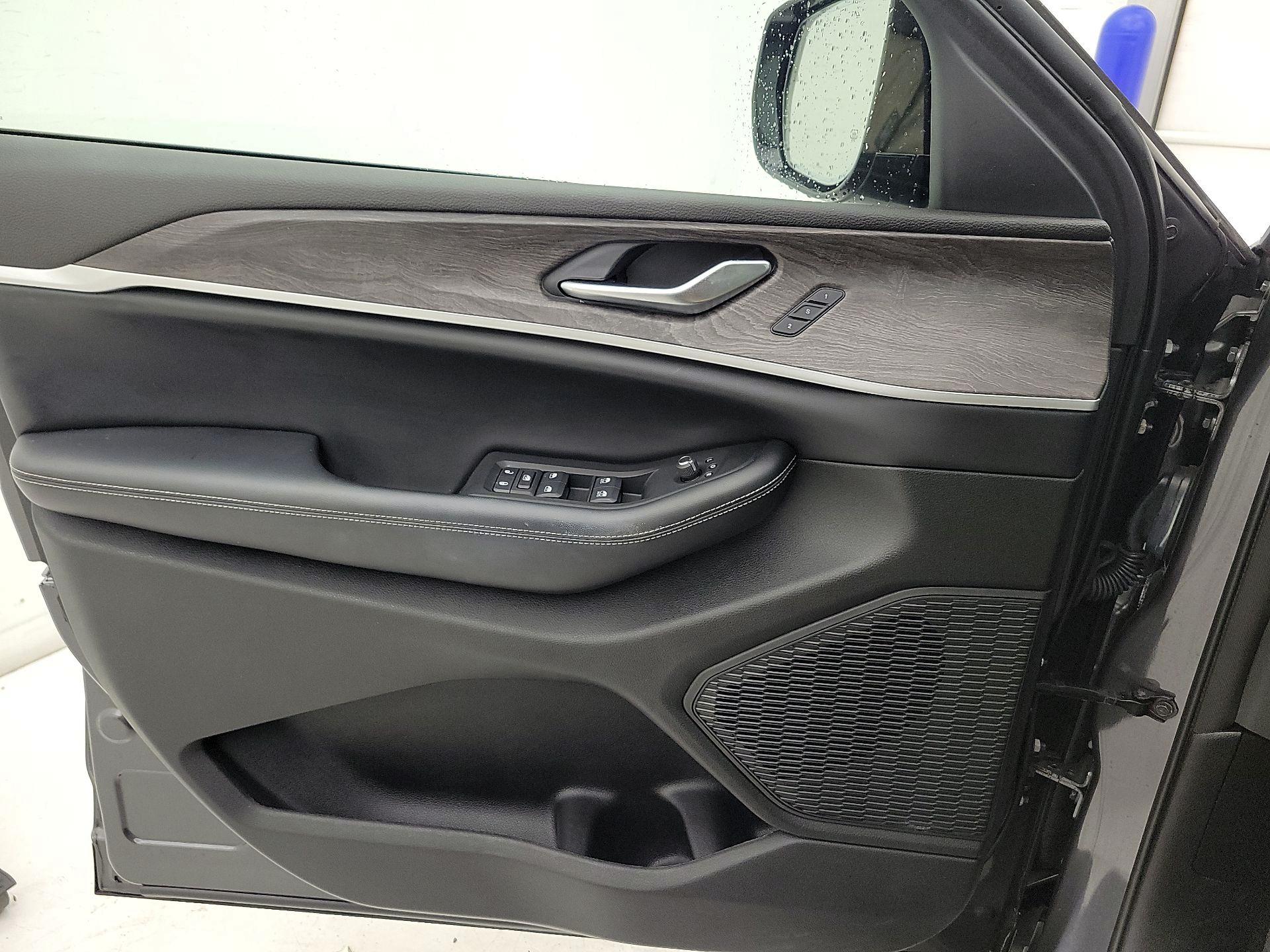 Thumbnail: 2023 Jeep Grand Cherokee - 12