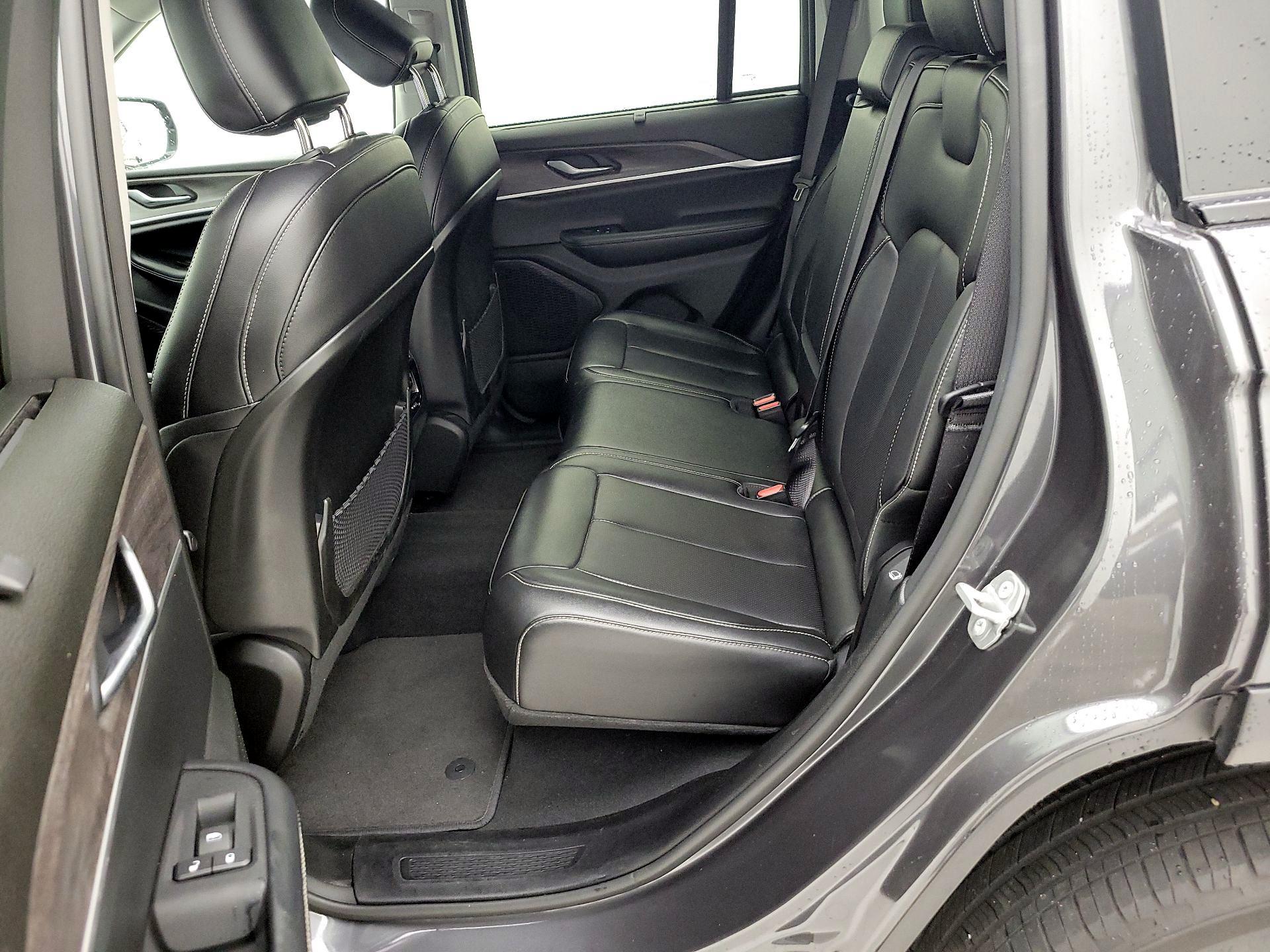 Thumbnail: 2023 Jeep Grand Cherokee - 20