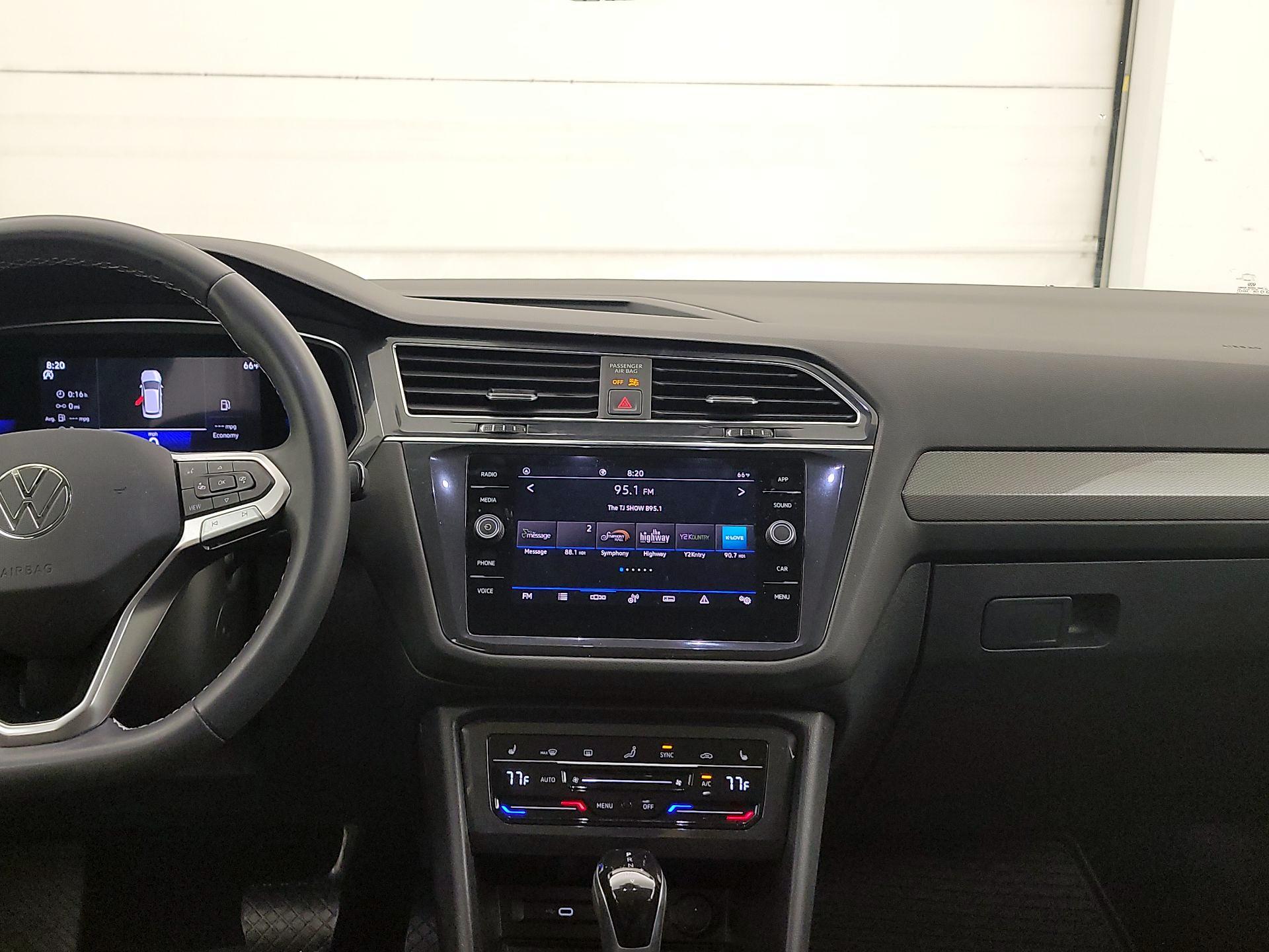 Thumbnail: 2022 Volkswagen Tiguan - 9