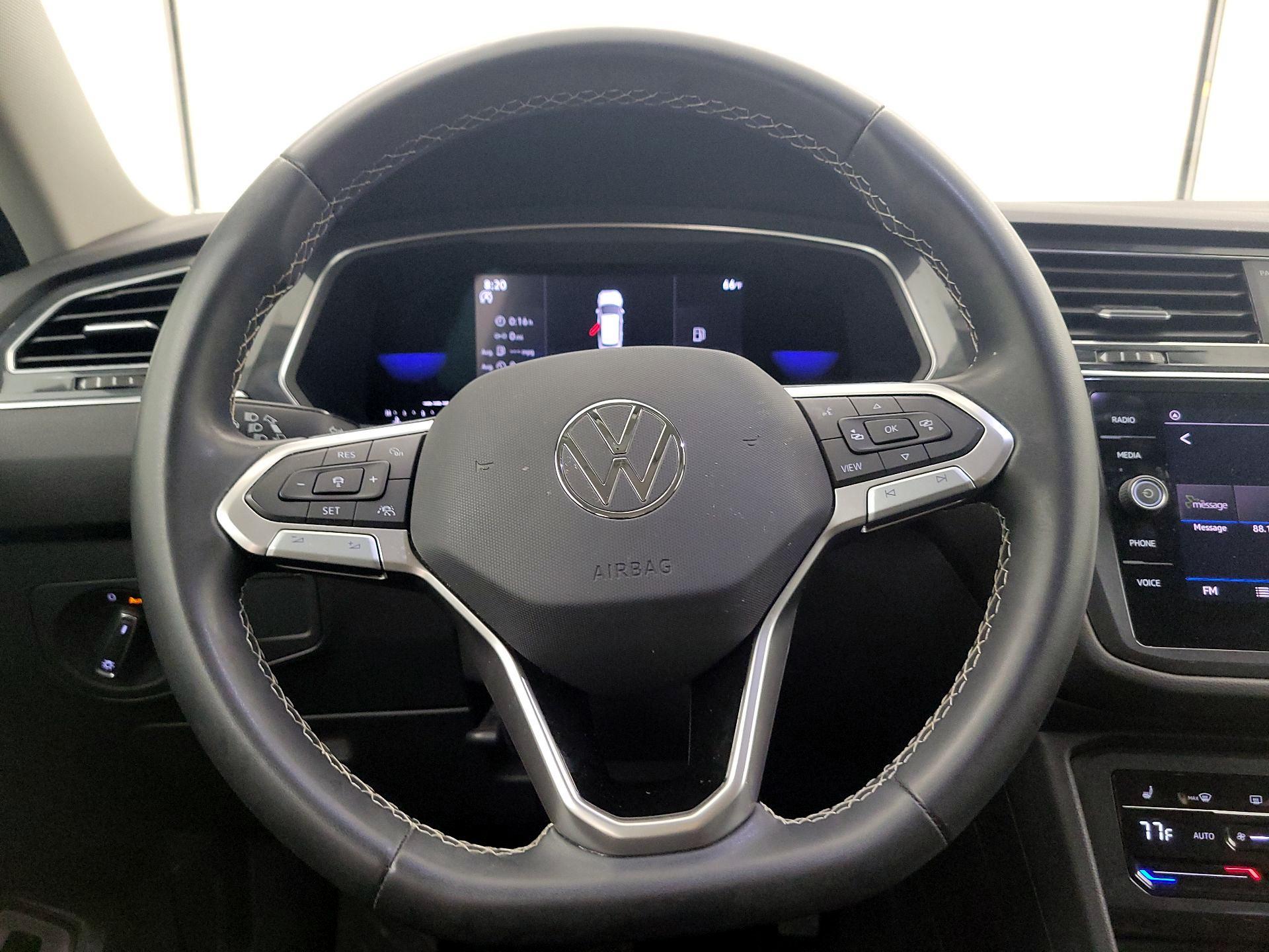 Thumbnail: 2022 Volkswagen Tiguan - 10