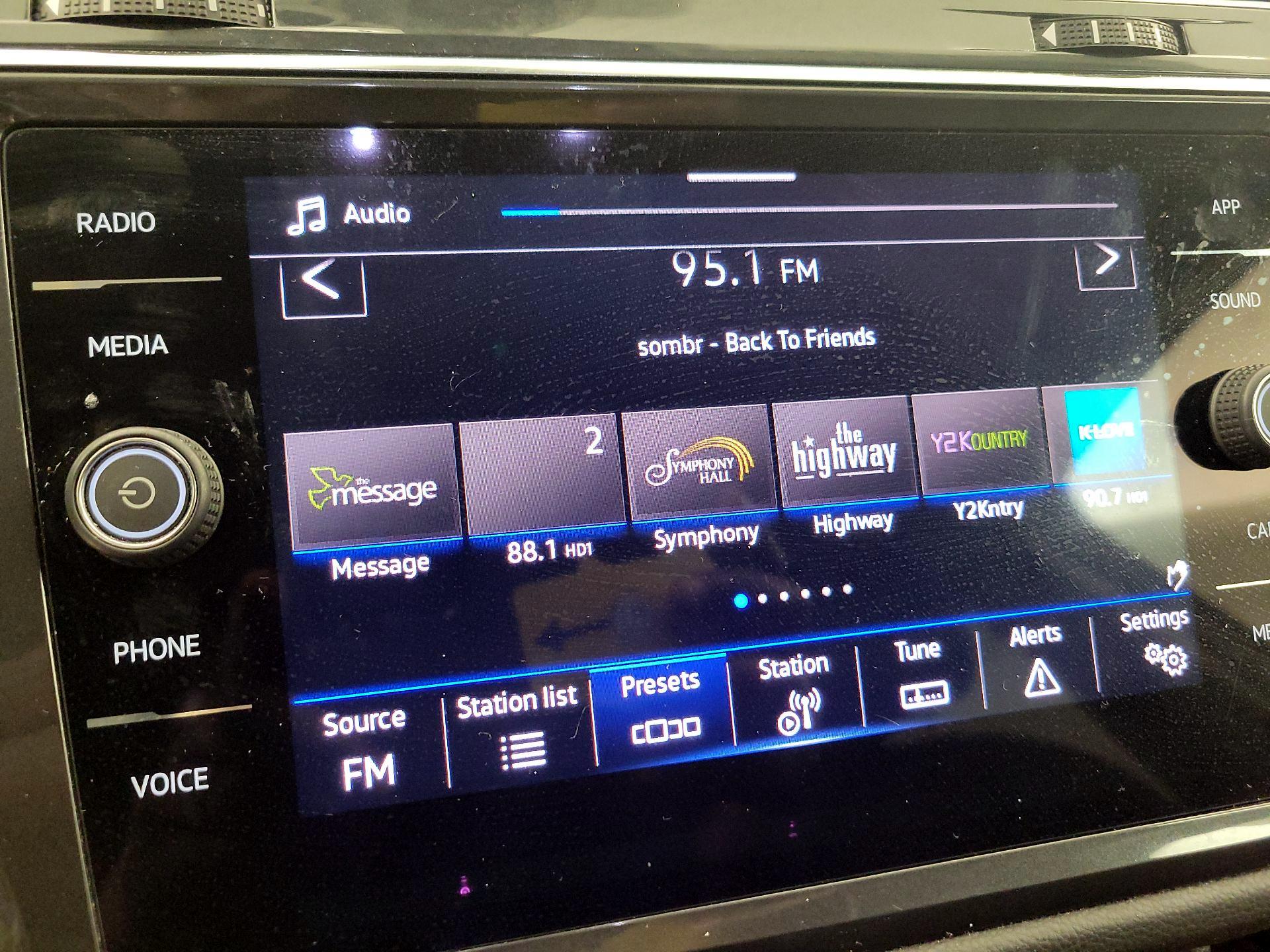 Thumbnail: 2022 Volkswagen Tiguan - 15