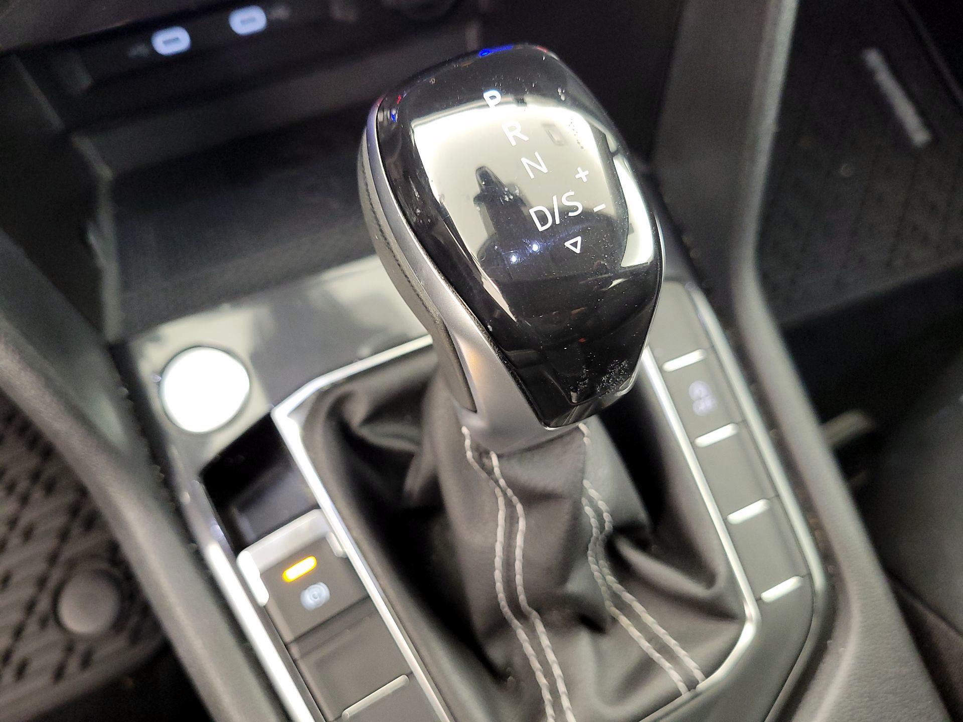 Thumbnail: 2022 Volkswagen Tiguan - 17