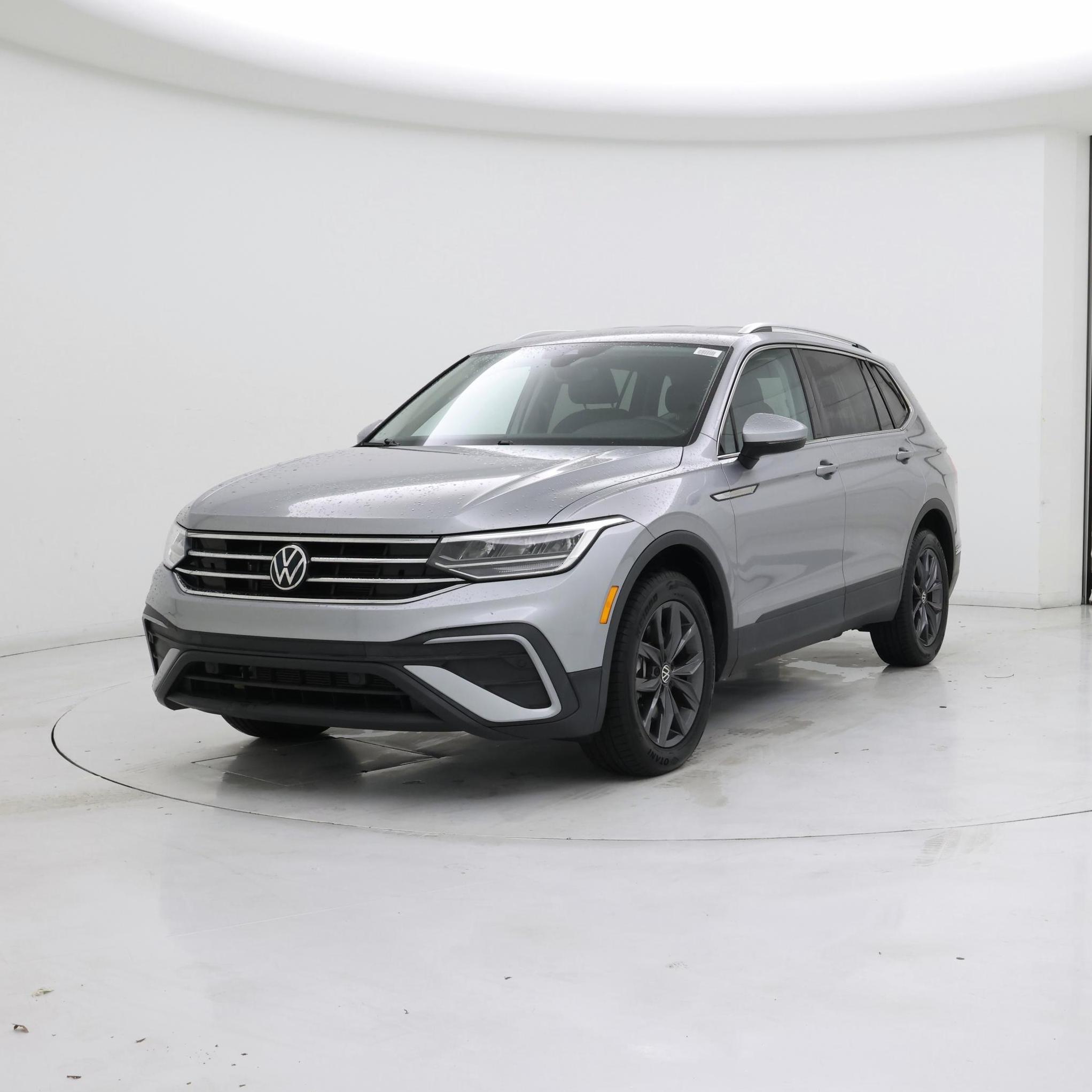 Thumbnail: 2022 Volkswagen Tiguan - 4