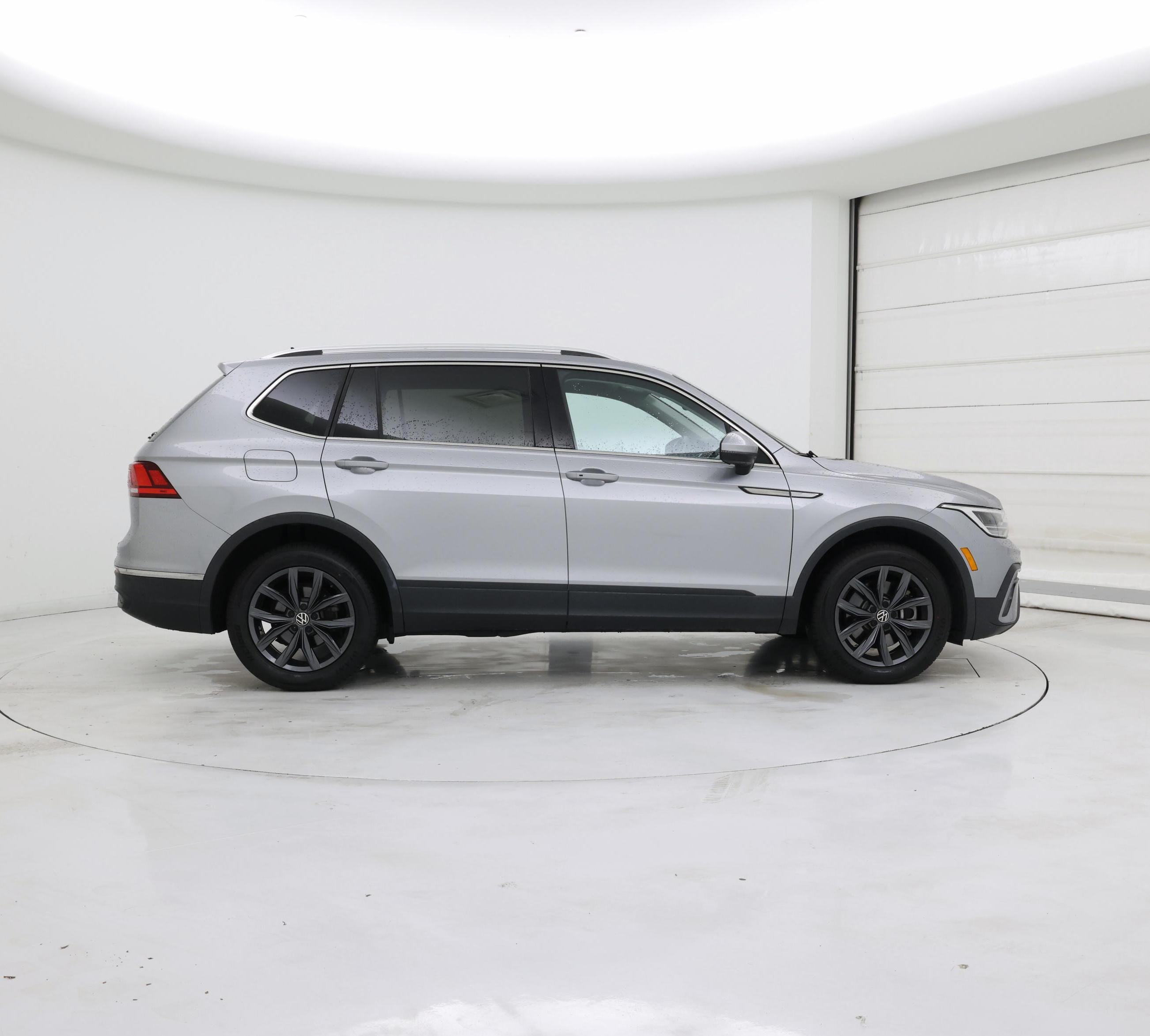 Thumbnail: 2022 Volkswagen Tiguan - 7