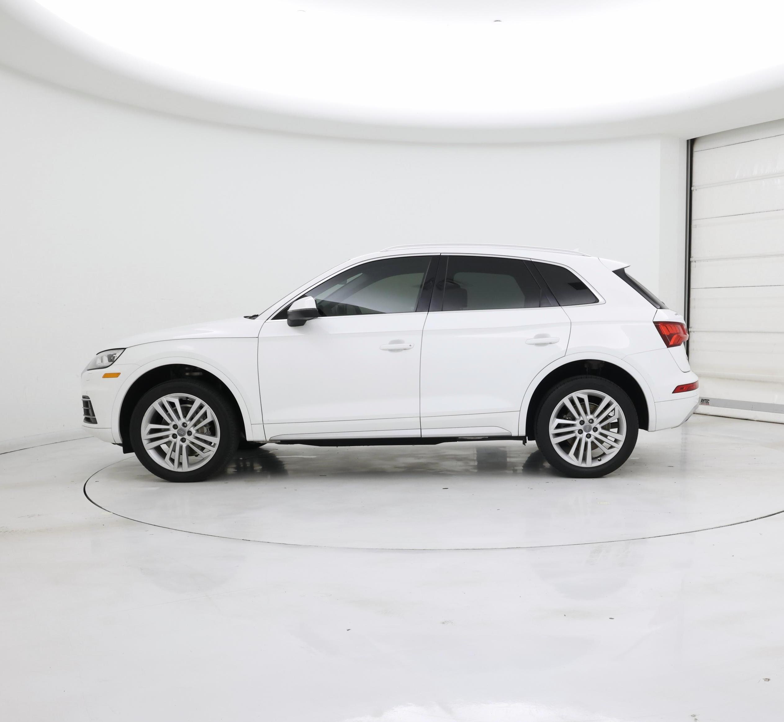 Thumbnail: 2020 Audi Q5 - 3