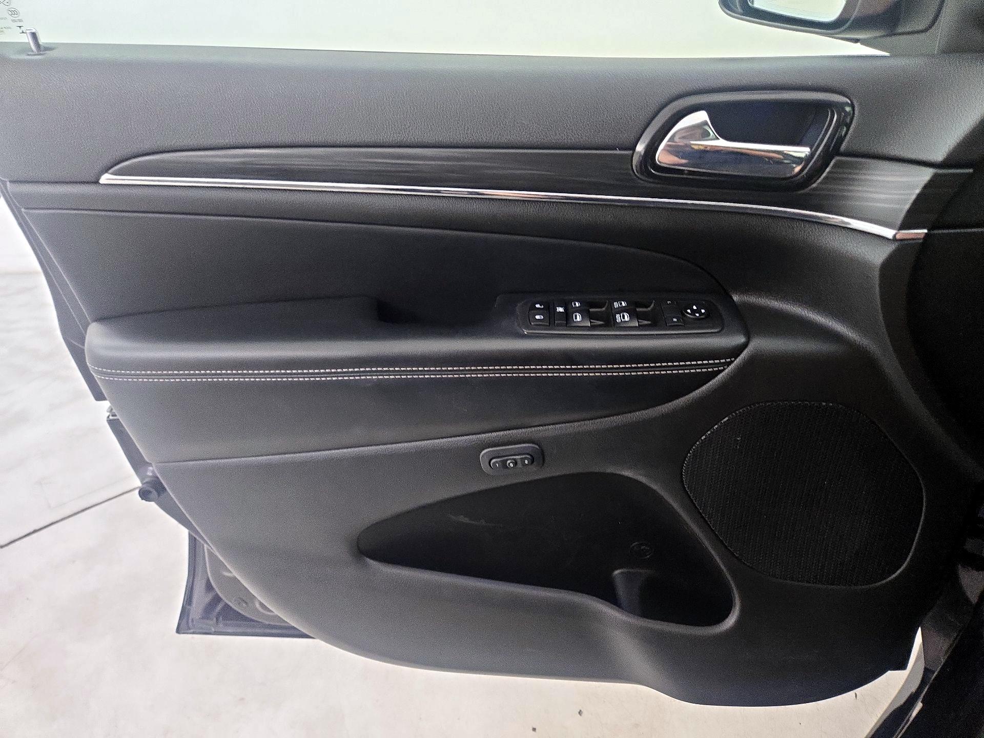 Thumbnail: 2021 Jeep Grand Cherokee - 12