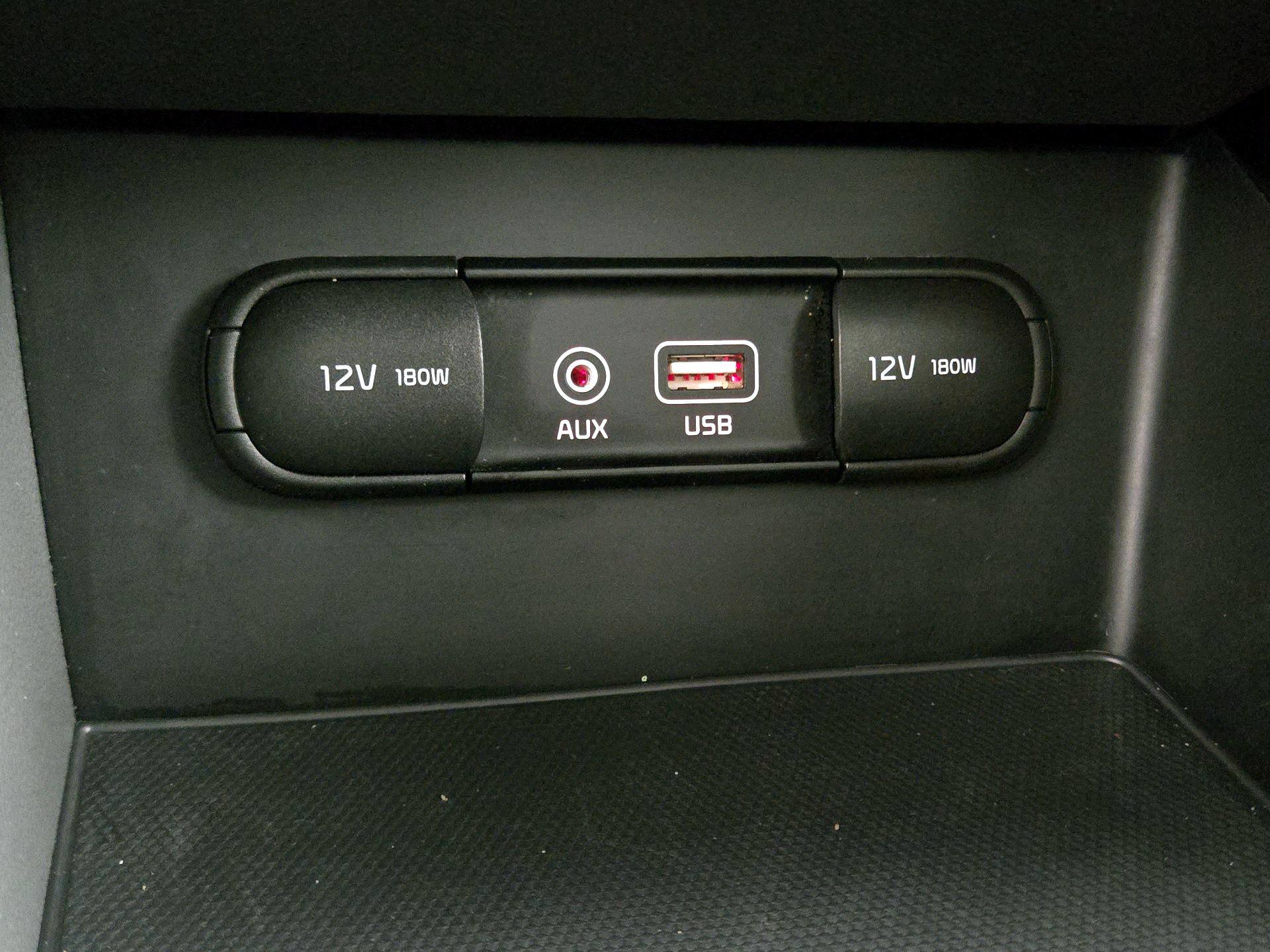 Thumbnail: 2017 Kia Niro - 18