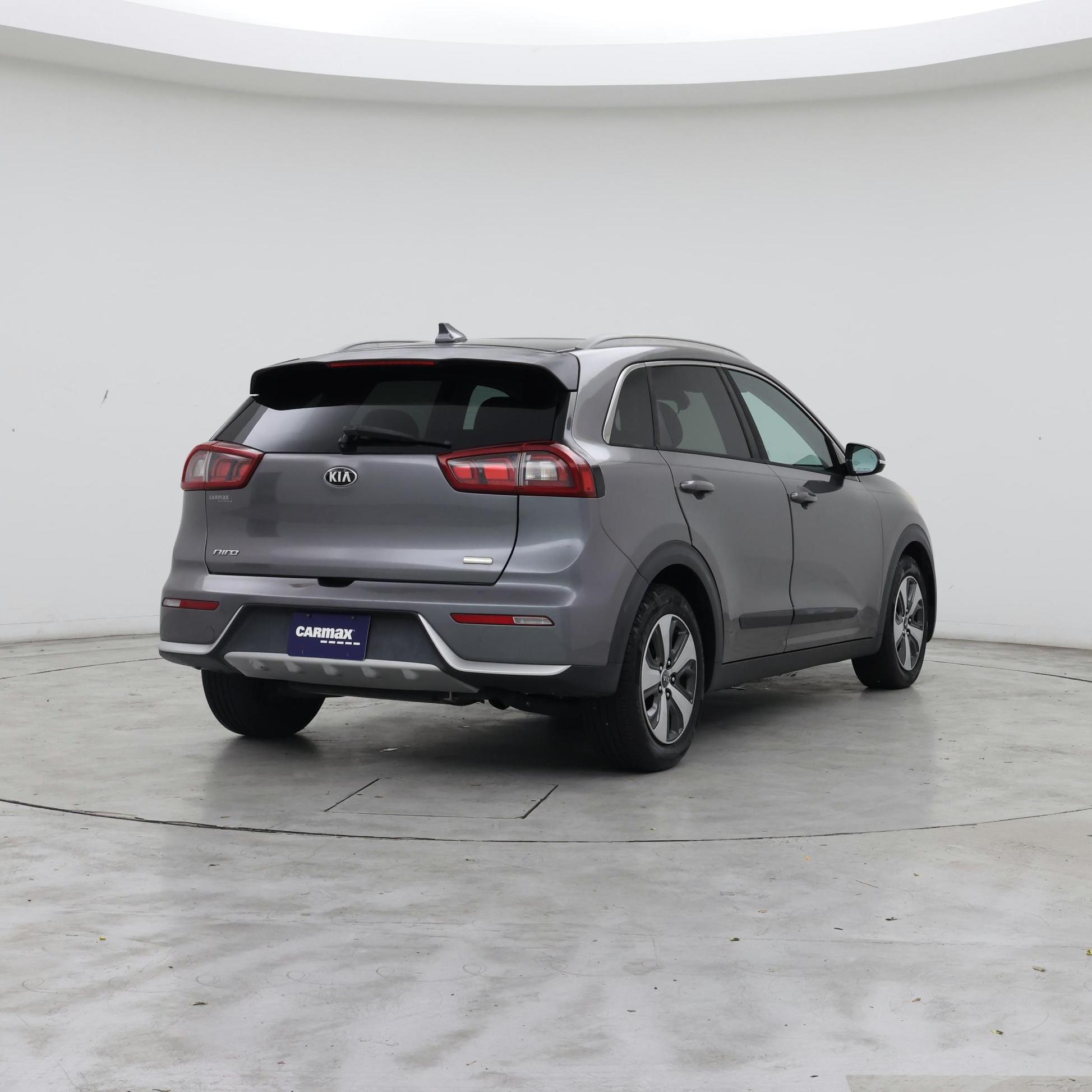 Thumbnail: 2017 Kia Niro - 8