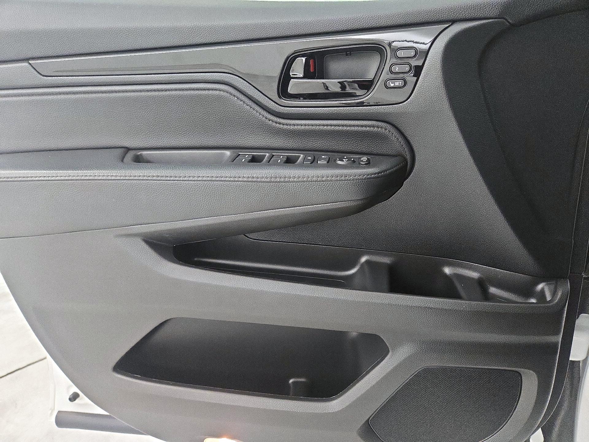 Thumbnail: 2023 Honda Odyssey - 12