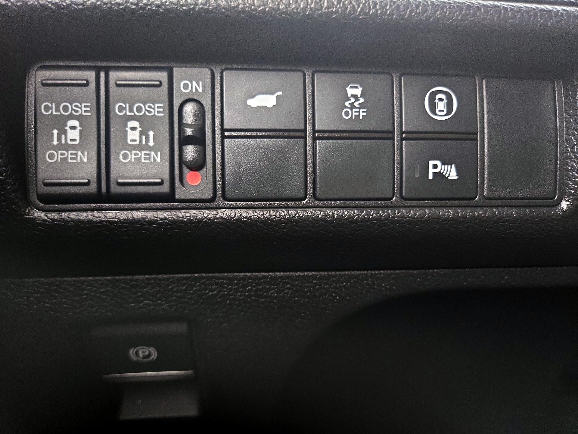 Thumbnail: 2023 Honda Odyssey - 13