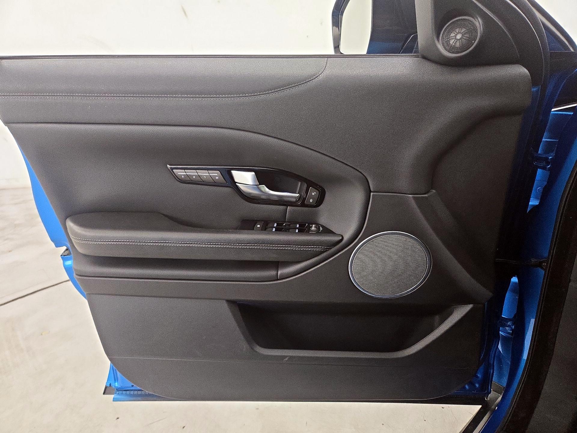 Thumbnail: 2018 Land Rover Range Rover Evoque - 12