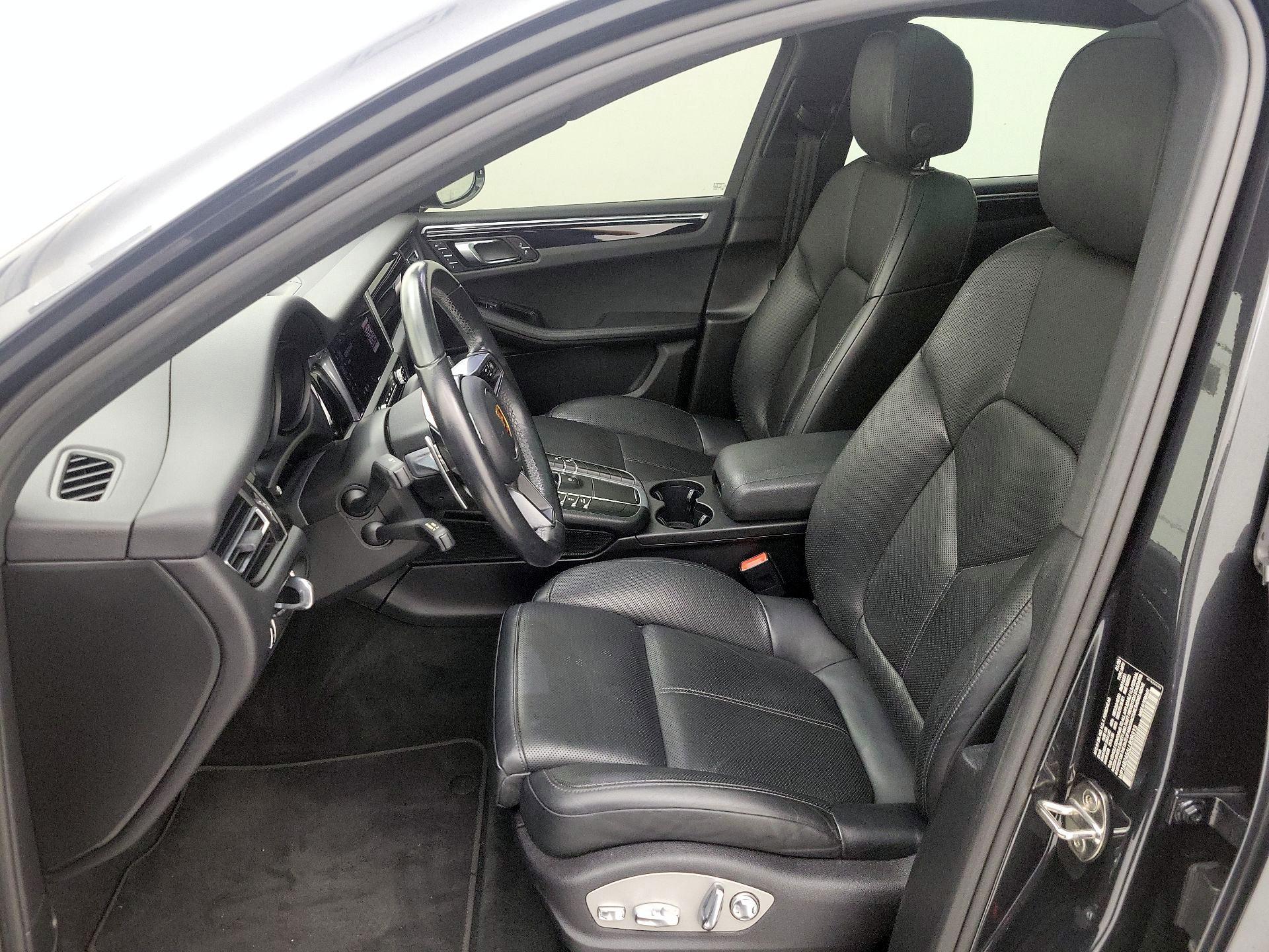 Thumbnail: 2020 Porsche Macan - 11