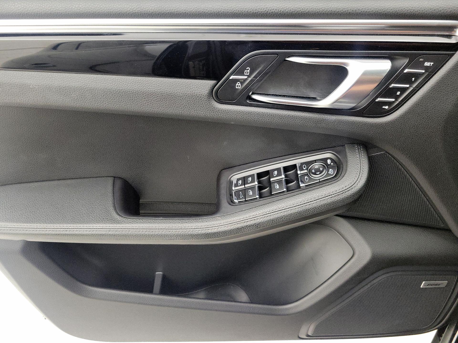 Thumbnail: 2020 Porsche Macan - 12