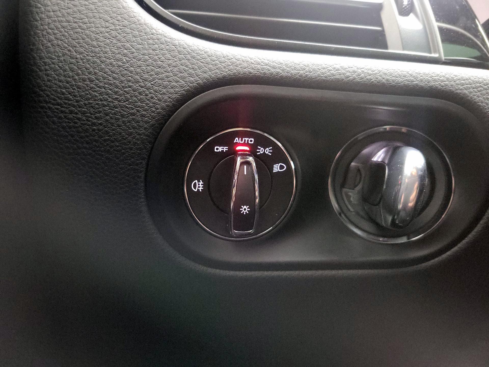 Thumbnail: 2020 Porsche Macan - 13