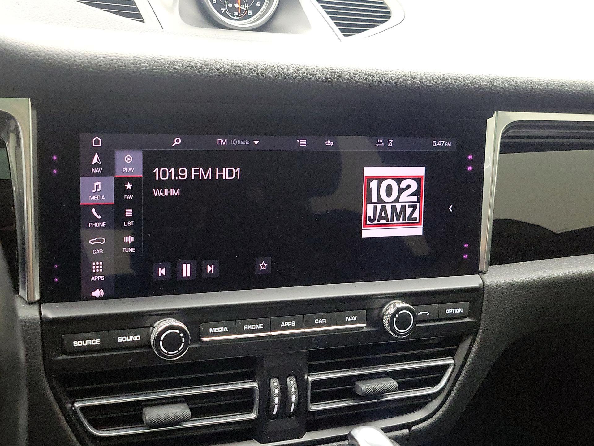 Thumbnail: 2020 Porsche Macan - 16