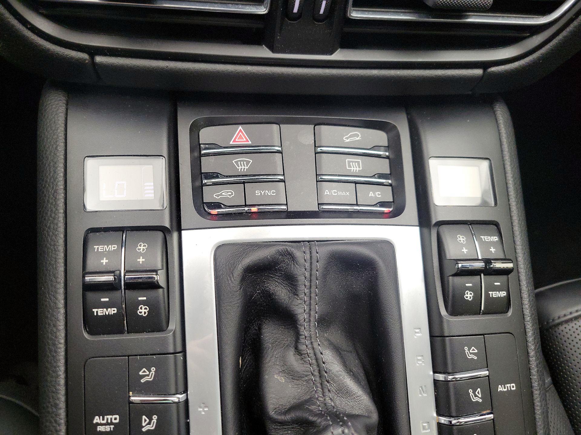 Thumbnail: 2020 Porsche Macan - 17