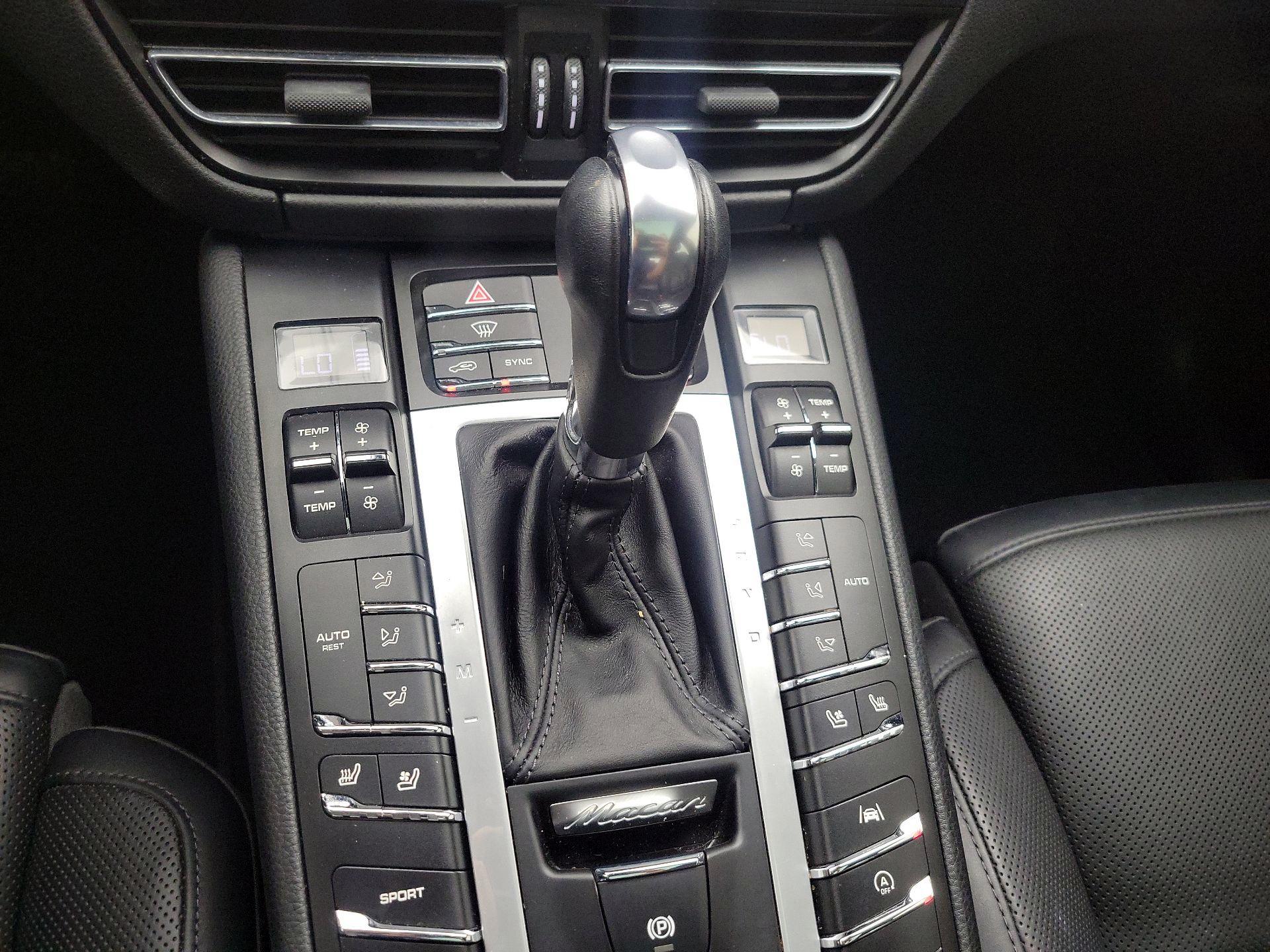 Thumbnail: 2020 Porsche Macan - 18