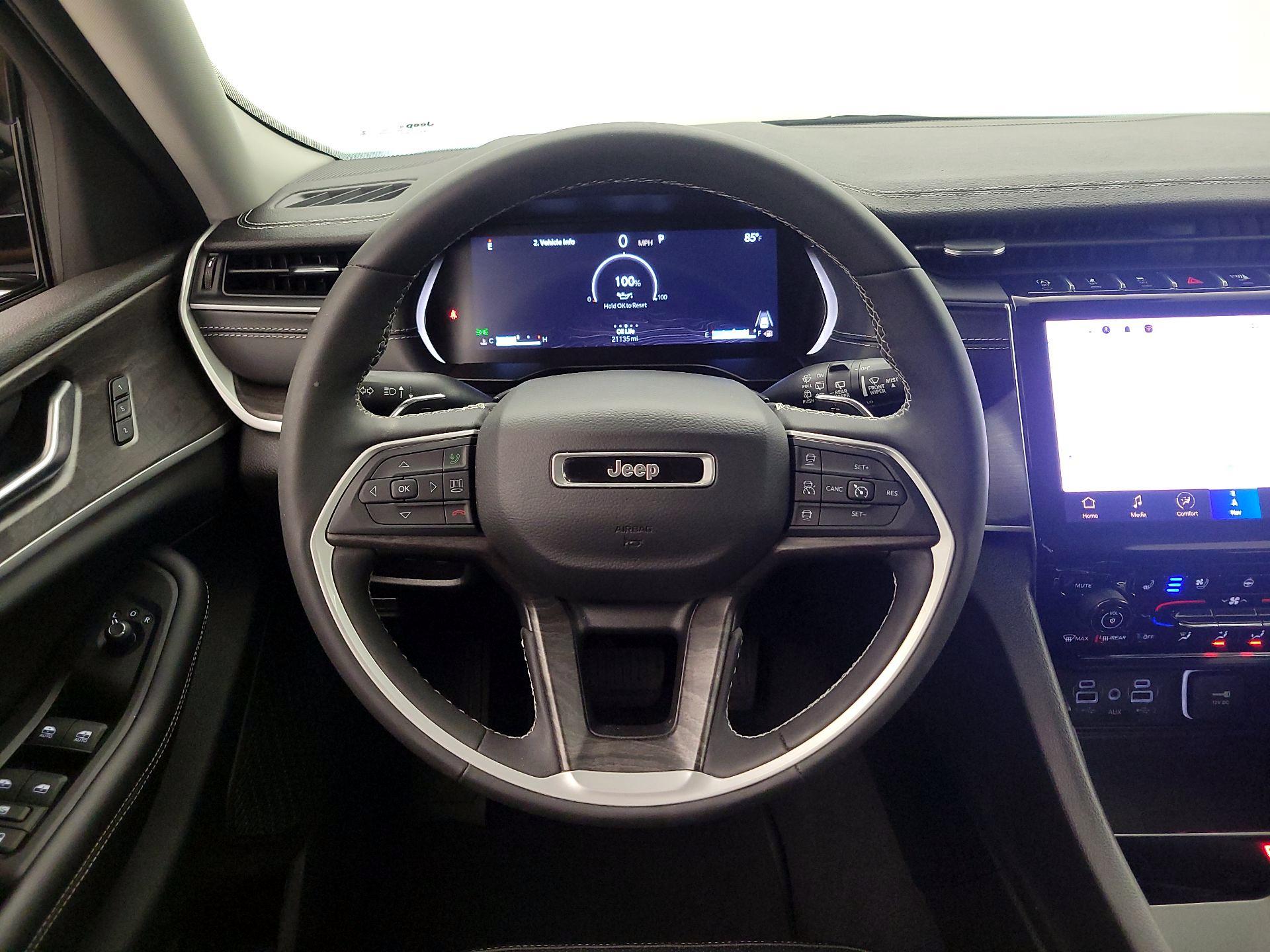 Thumbnail: 2023 Jeep Grand Cherokee - 10