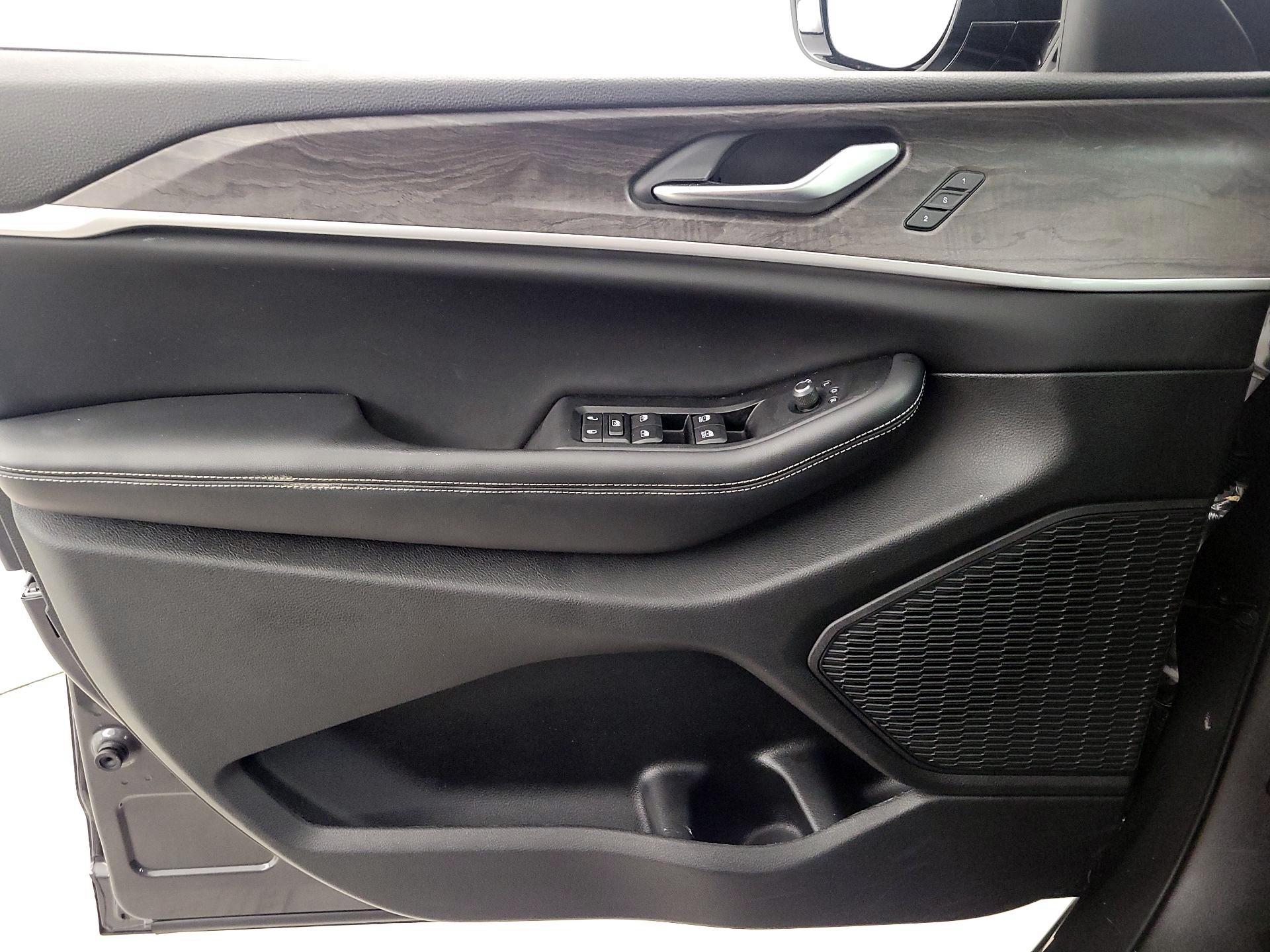 Thumbnail: 2023 Jeep Grand Cherokee - 12