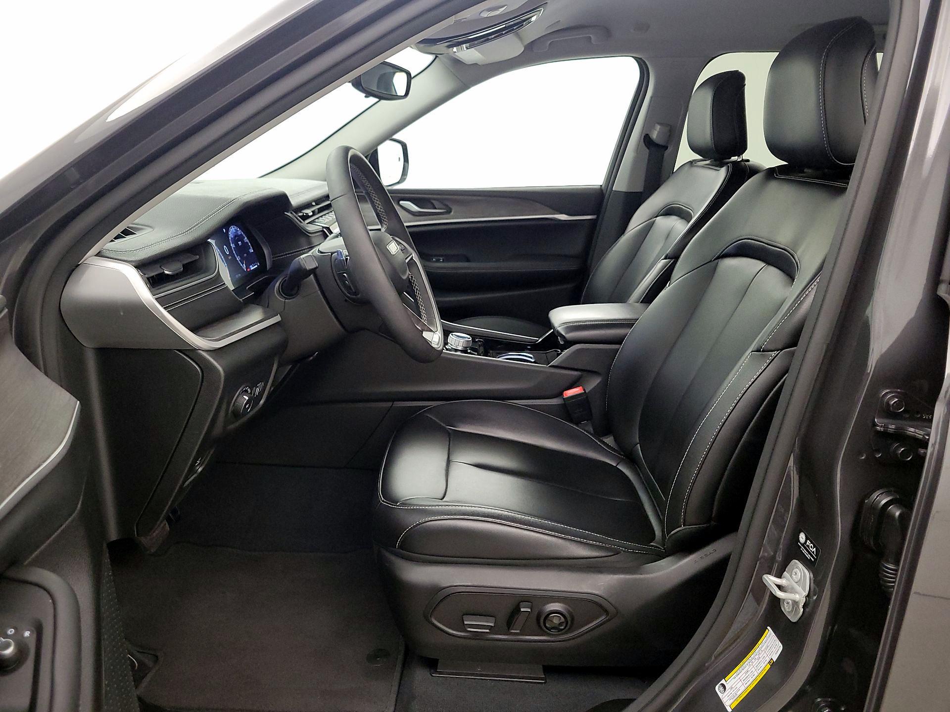 Thumbnail: 2023 Jeep Grand Cherokee - 11