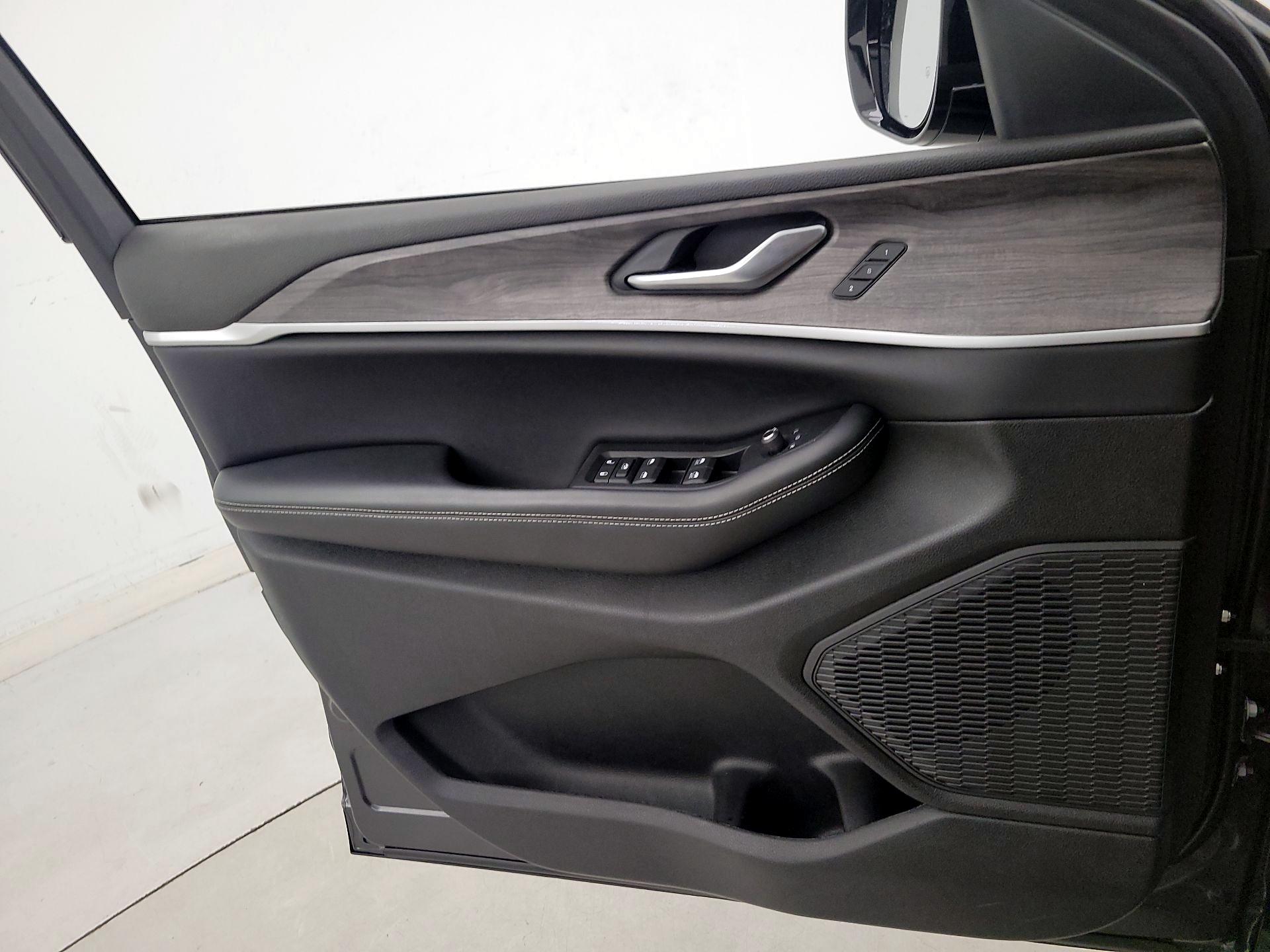 Thumbnail: 2023 Jeep Grand Cherokee - 12