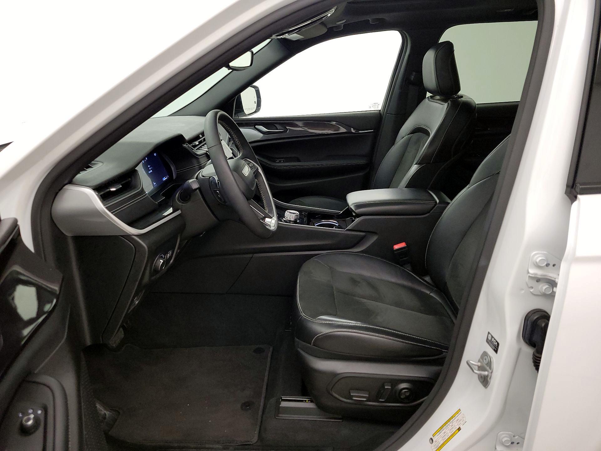 Thumbnail: 2023 Jeep Grand Cherokee - 11