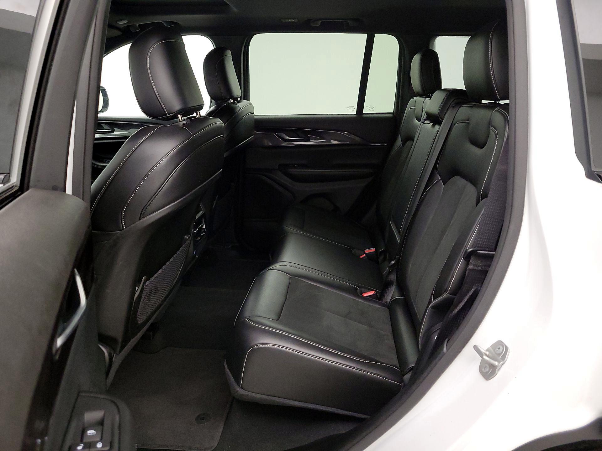 Thumbnail: 2023 Jeep Grand Cherokee - 20