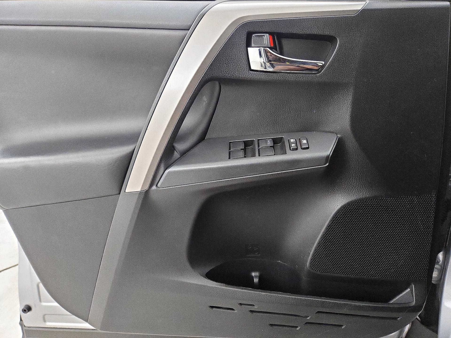 Thumbnail: 2018 Toyota RAV4 - 12