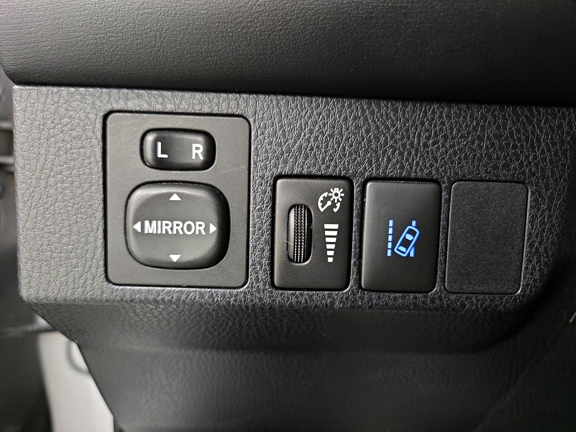 Thumbnail: 2018 Toyota RAV4 - 13