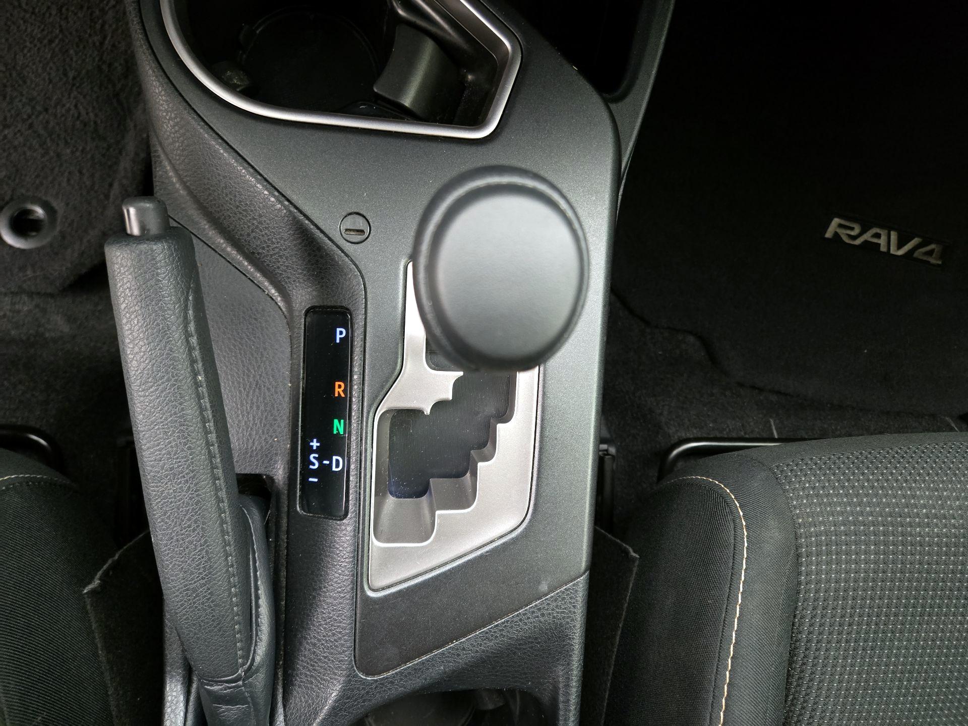 Thumbnail: 2018 Toyota RAV4 - 17