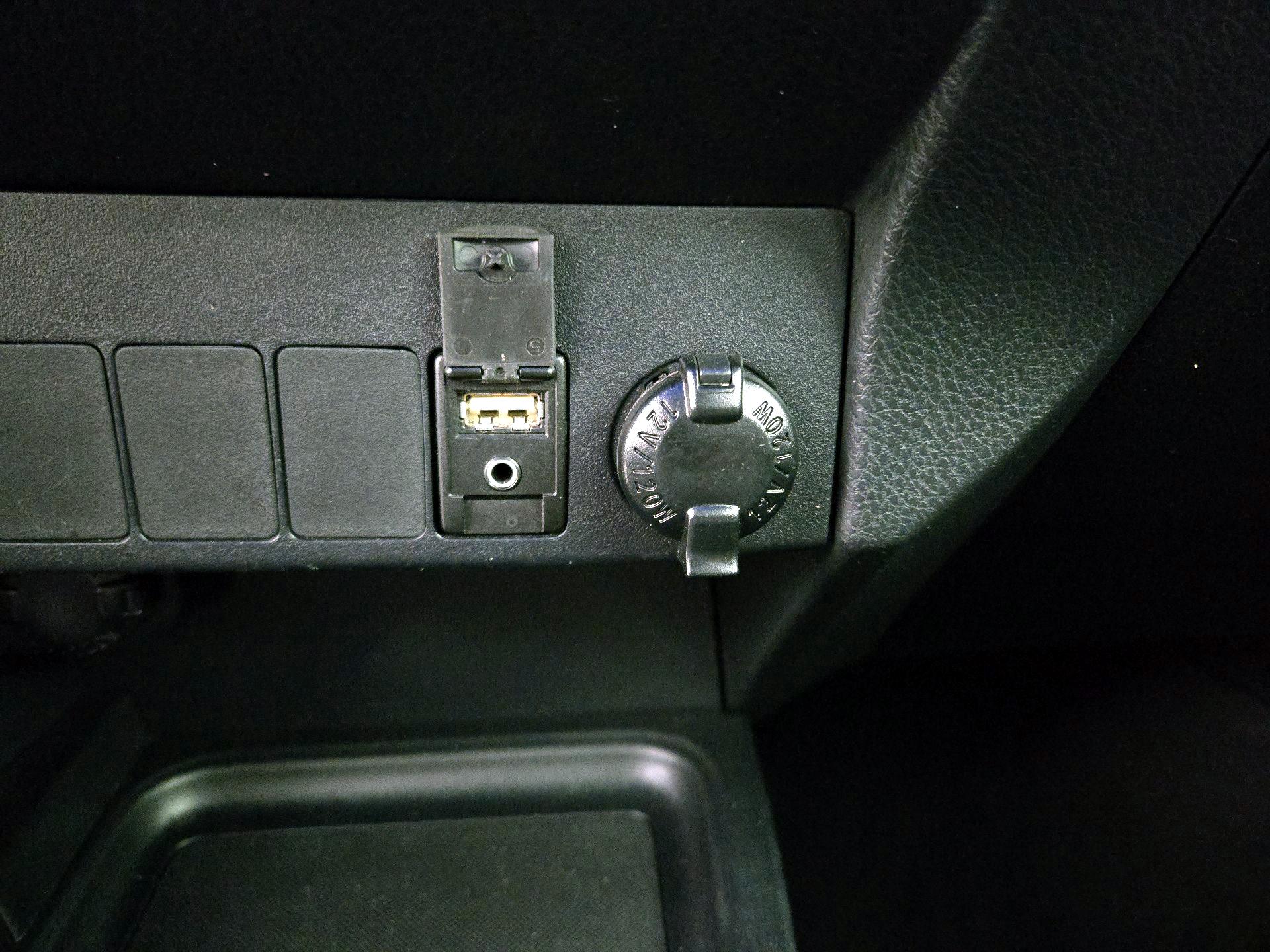 Thumbnail: 2018 Toyota RAV4 - 18