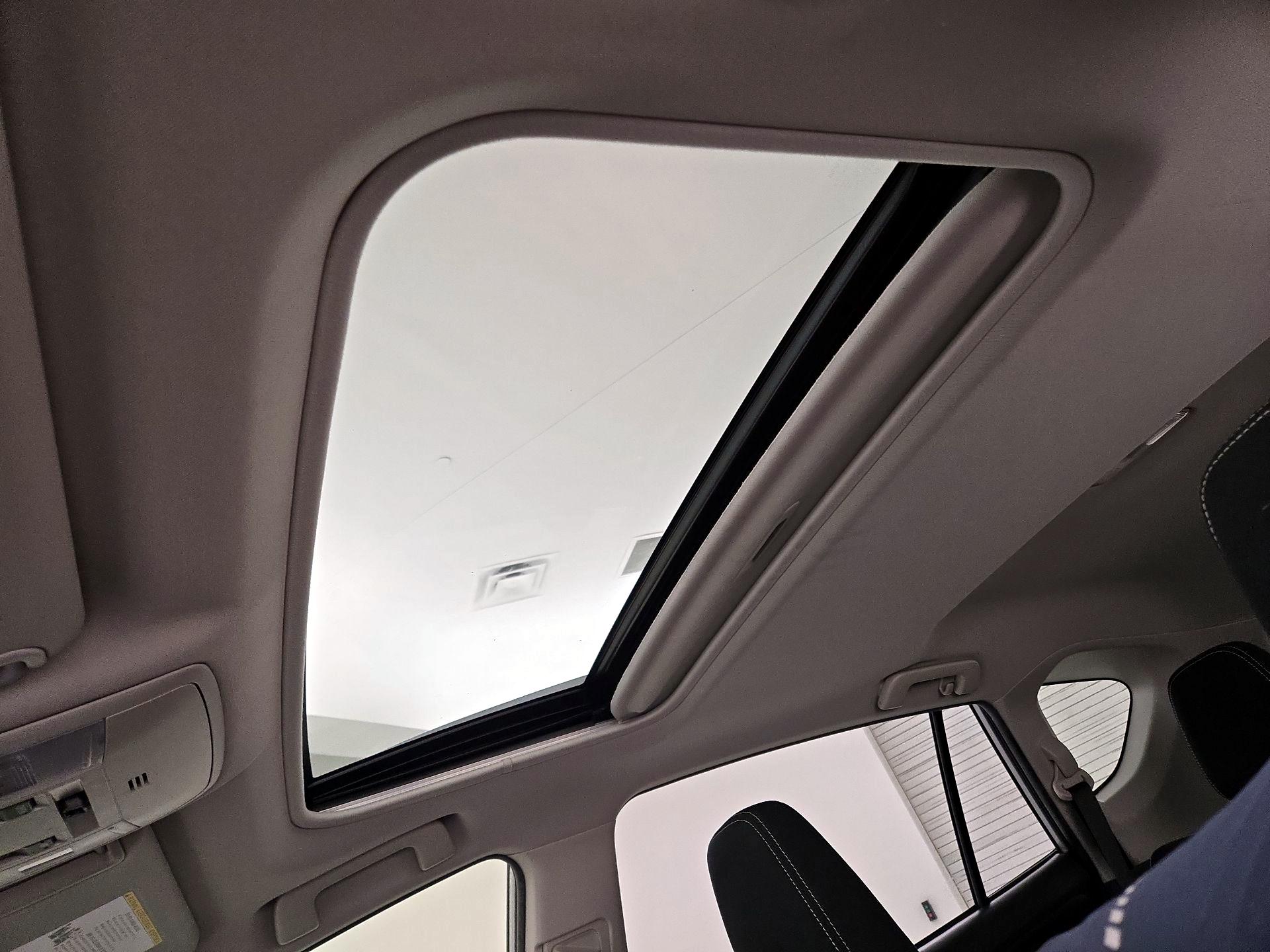 Thumbnail: 2018 Toyota RAV4 - 19