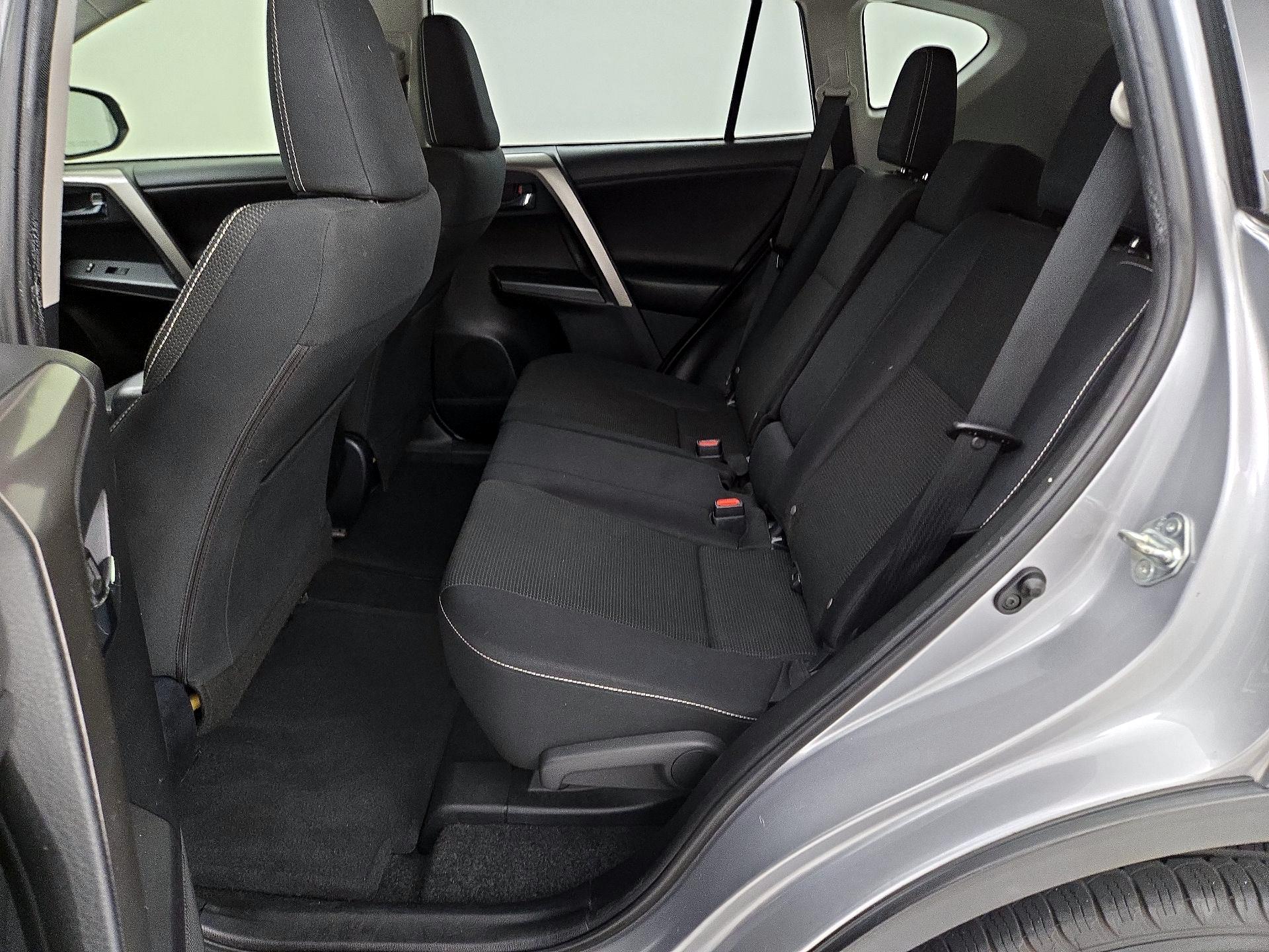 Thumbnail: 2018 Toyota RAV4 - 20