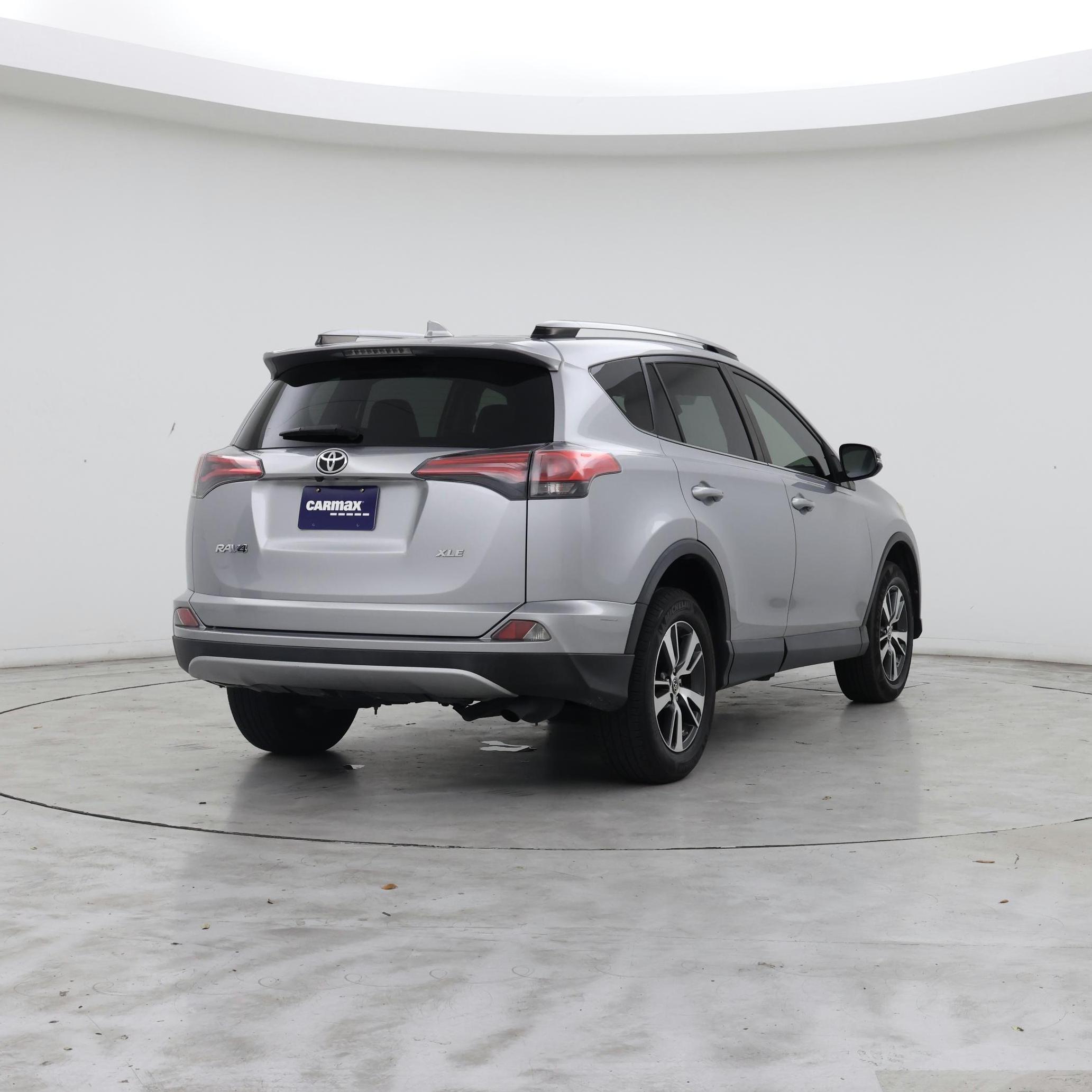 Thumbnail: 2018 Toyota RAV4 - 8