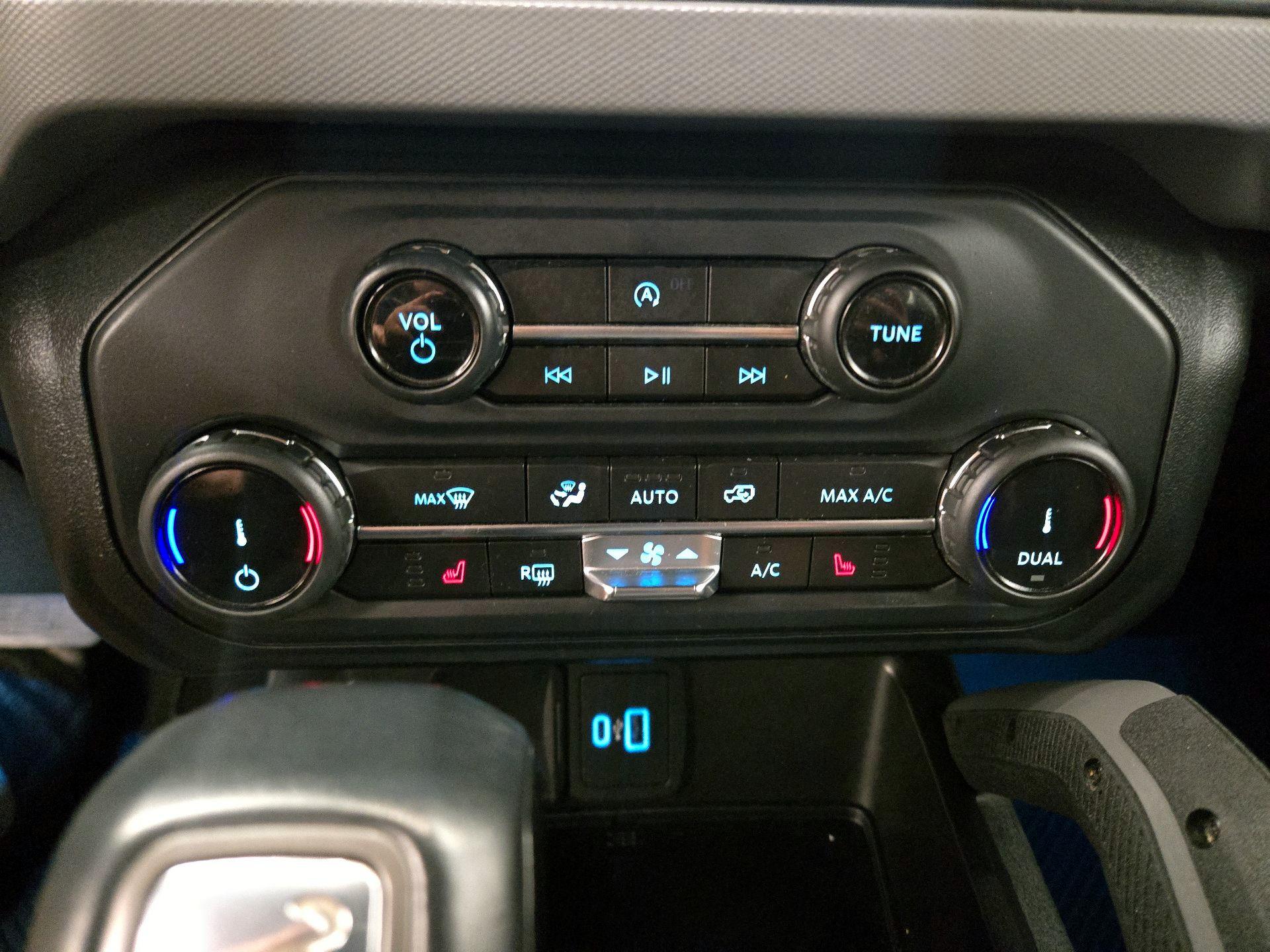 Thumbnail: 2022 Ford Bronco - 17