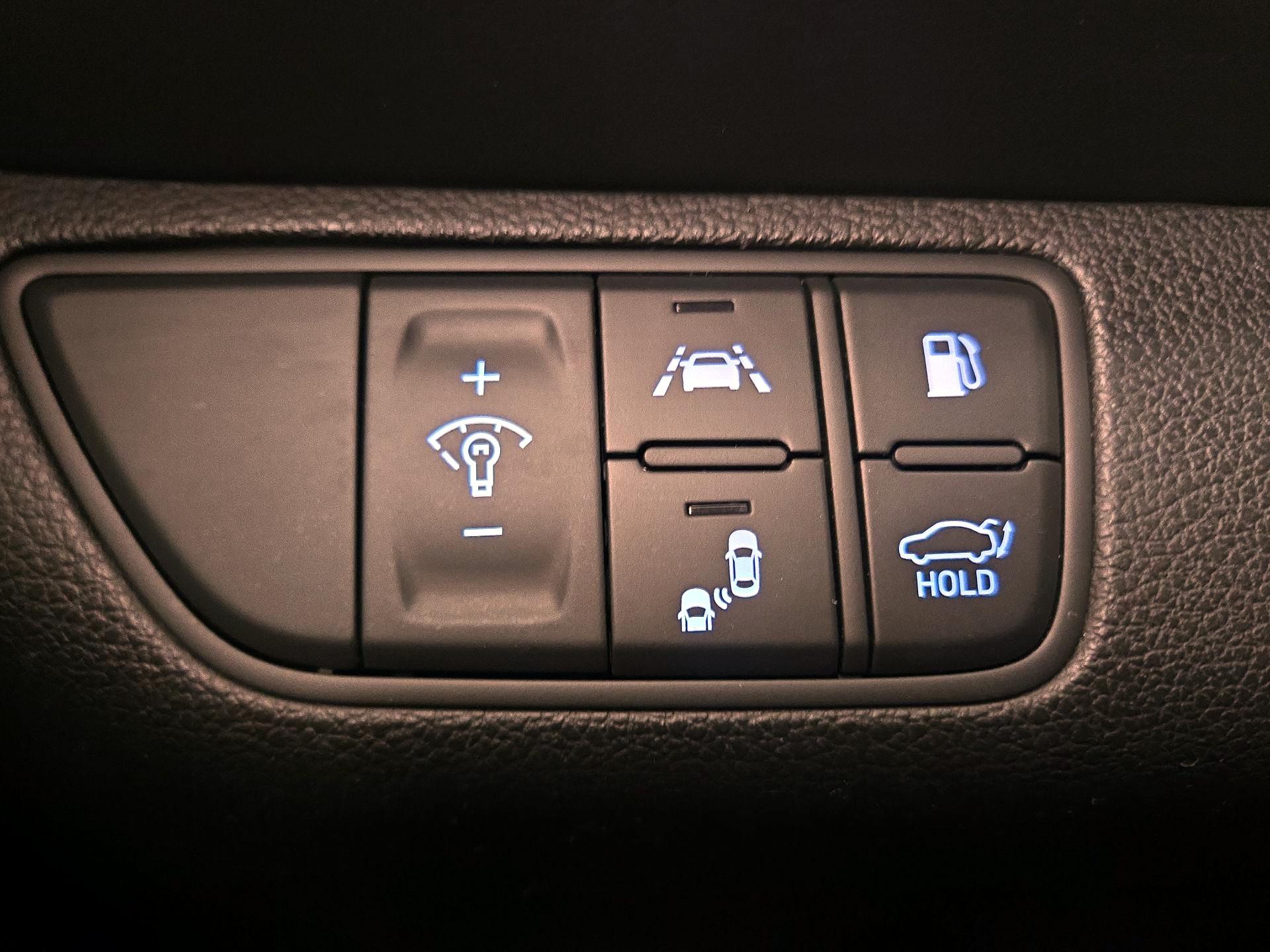 Thumbnail: 2020 Genesis G70 - 13