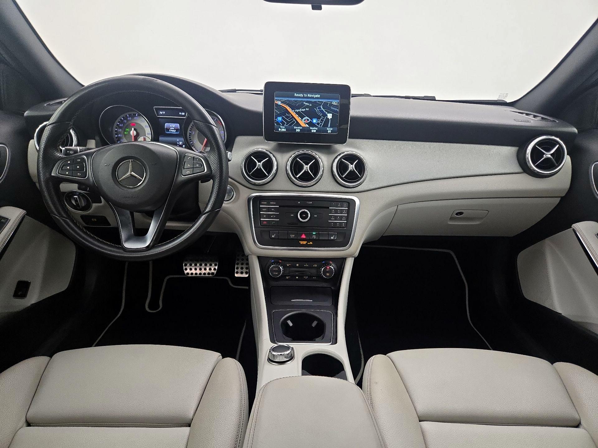 Thumbnail: 2016 Mercedes-Benz GLA - 9