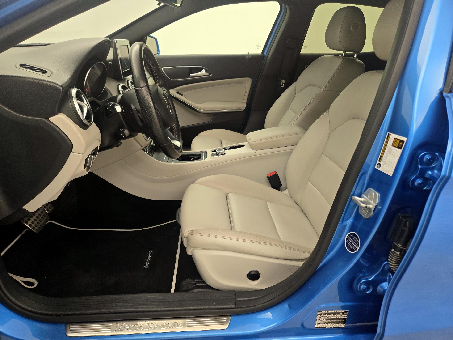 Thumbnail: 2016 Mercedes-Benz GLA - 11