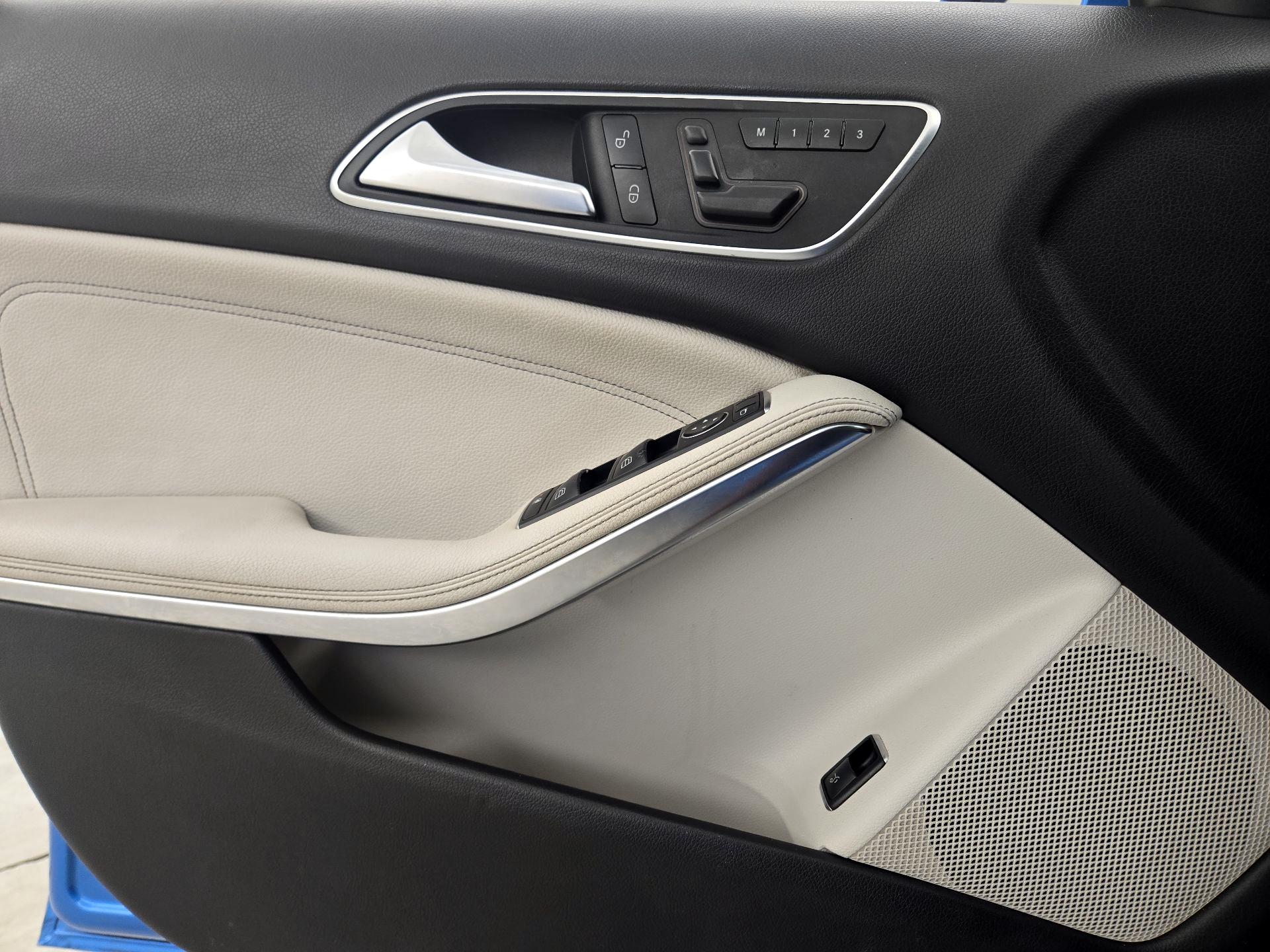 Thumbnail: 2016 Mercedes-Benz GLA - 12