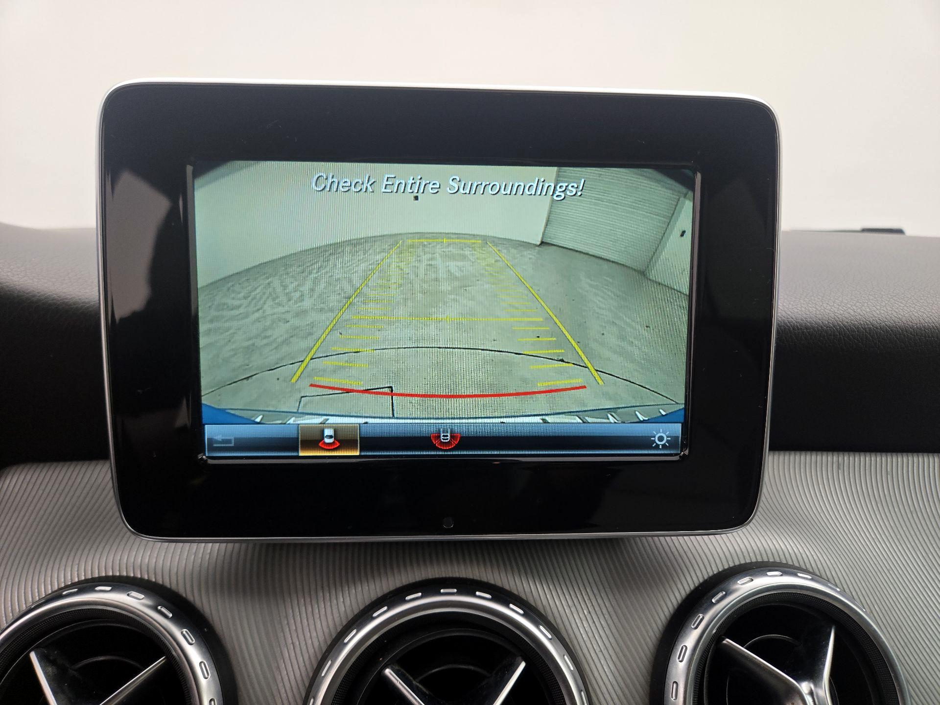 Thumbnail: 2016 Mercedes-Benz GLA - 15