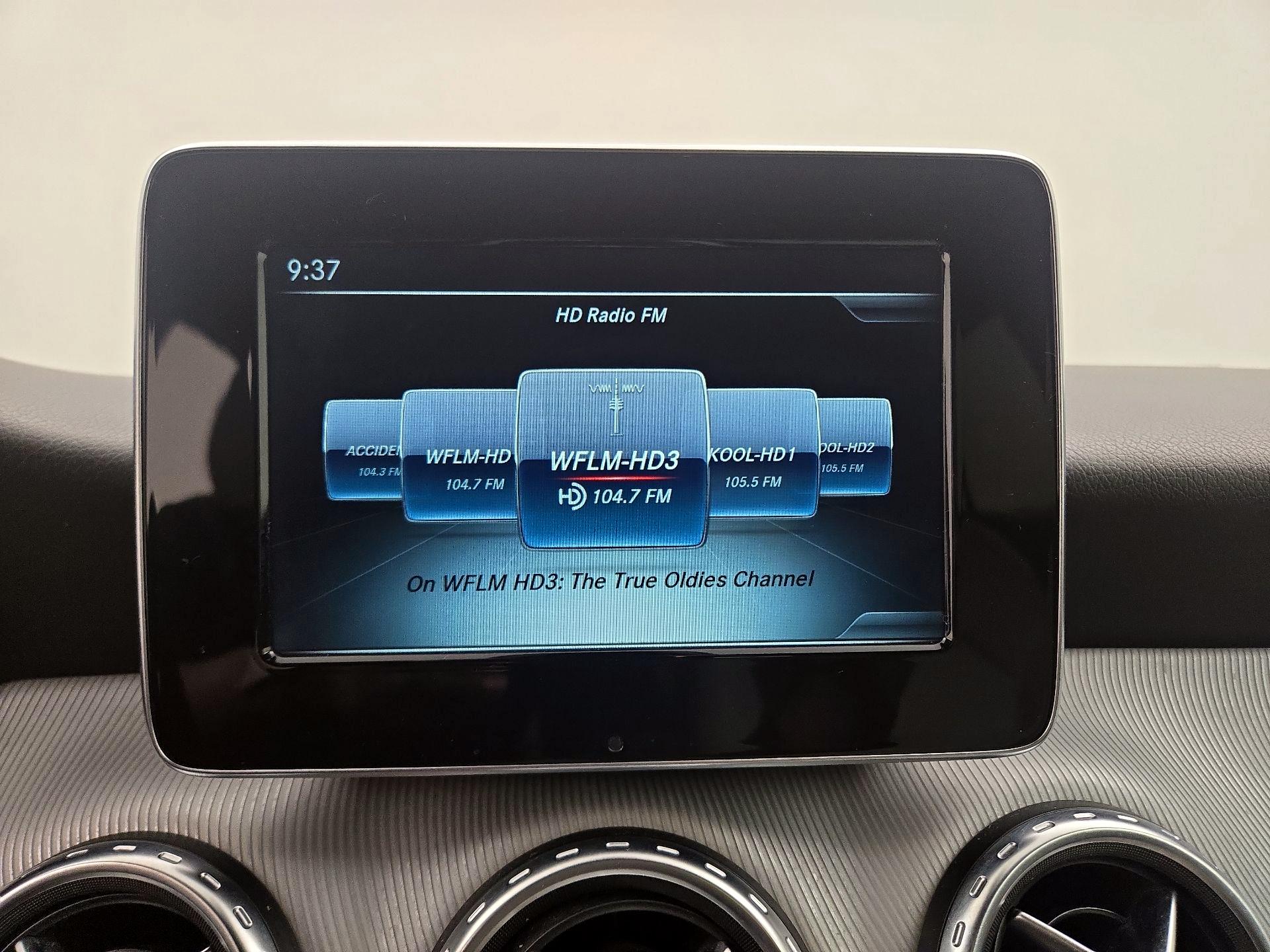 Thumbnail: 2016 Mercedes-Benz GLA - 16