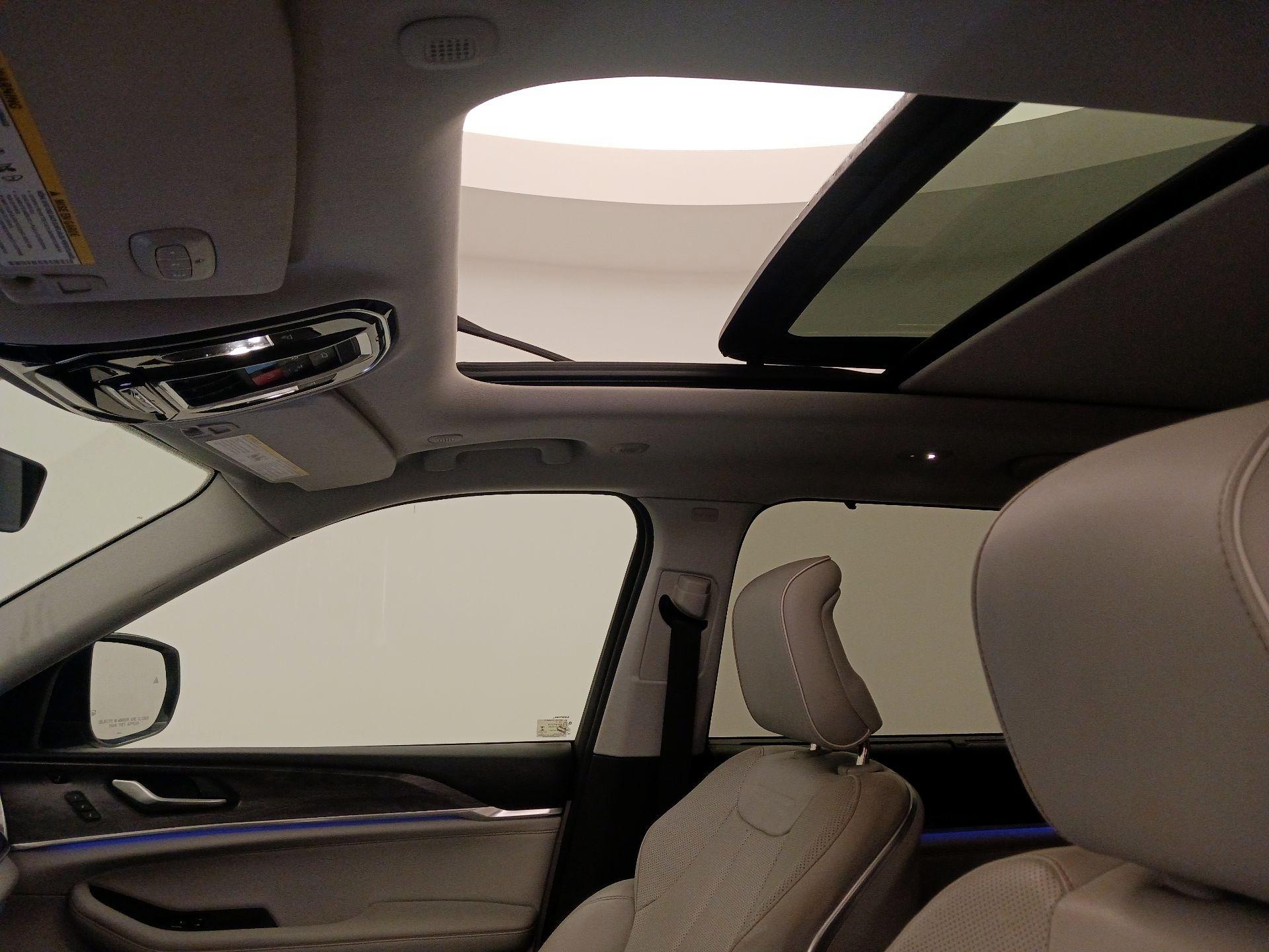 Thumbnail: 2022 Jeep Grand Cherokee L - 20