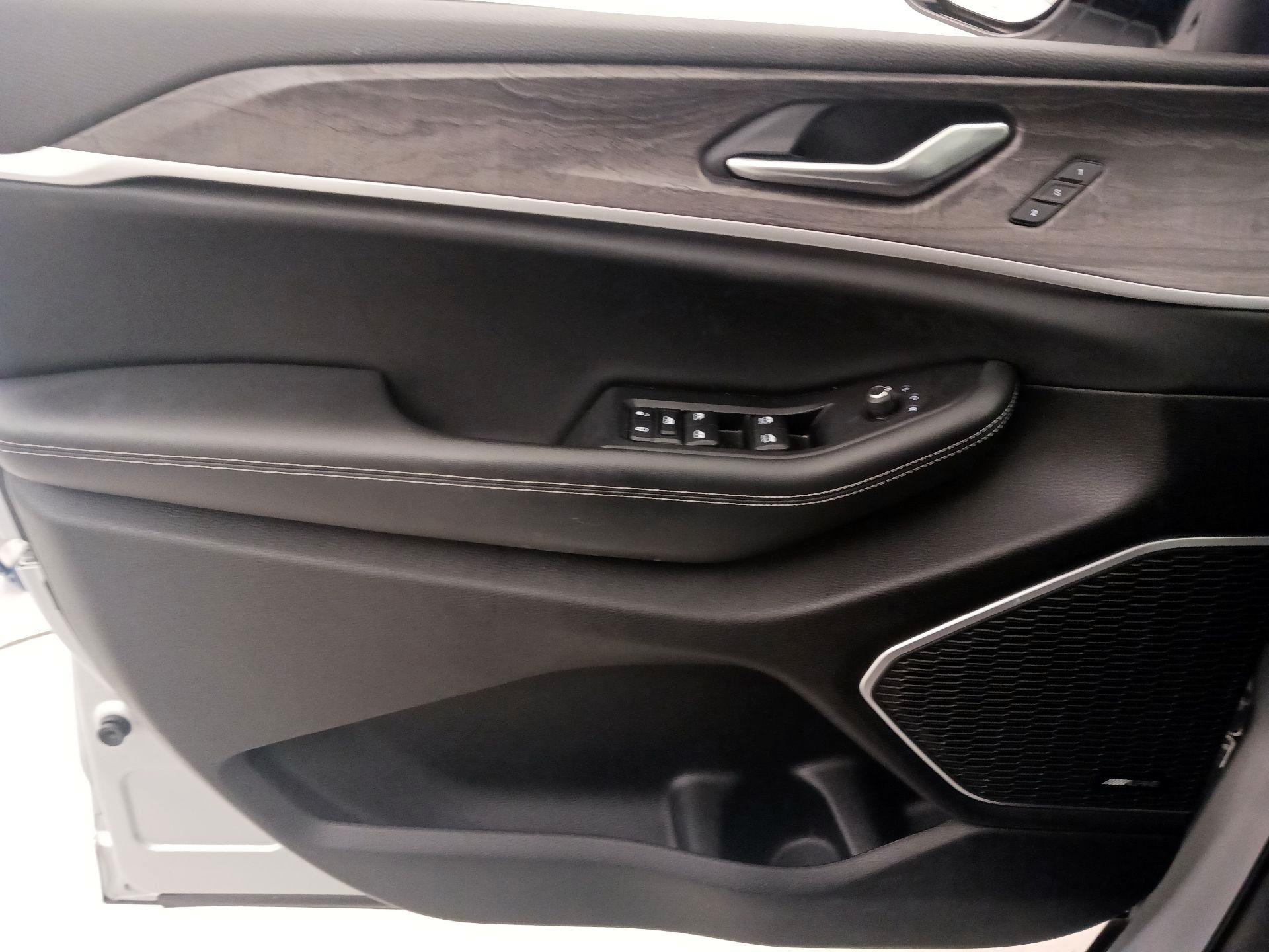 Thumbnail: 2022 Jeep Grand Cherokee - 12