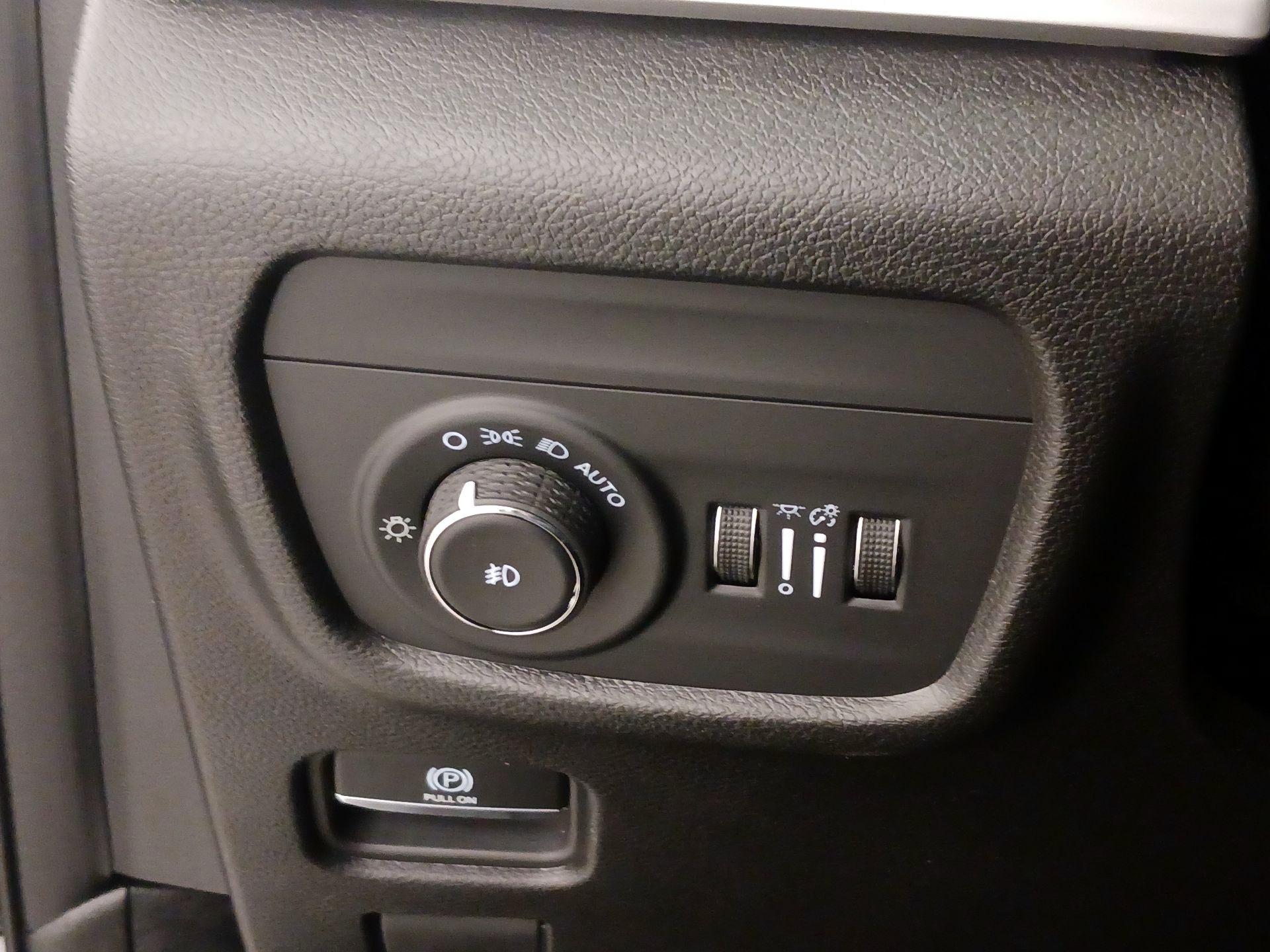 Thumbnail: 2022 Jeep Grand Cherokee - 13