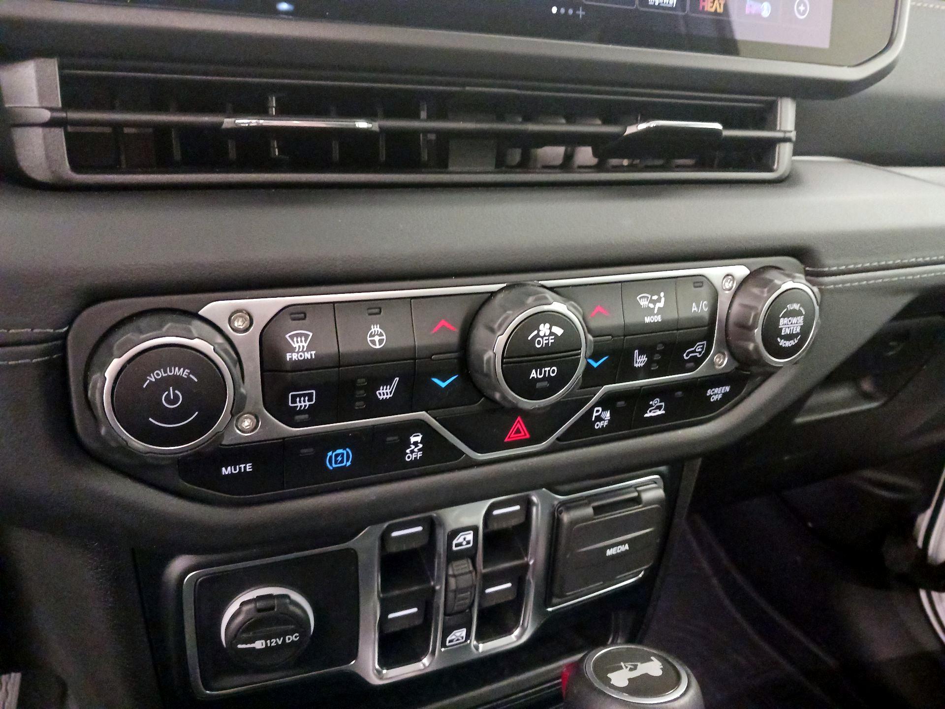 Thumbnail: 2024 Jeep Wrangler - 17