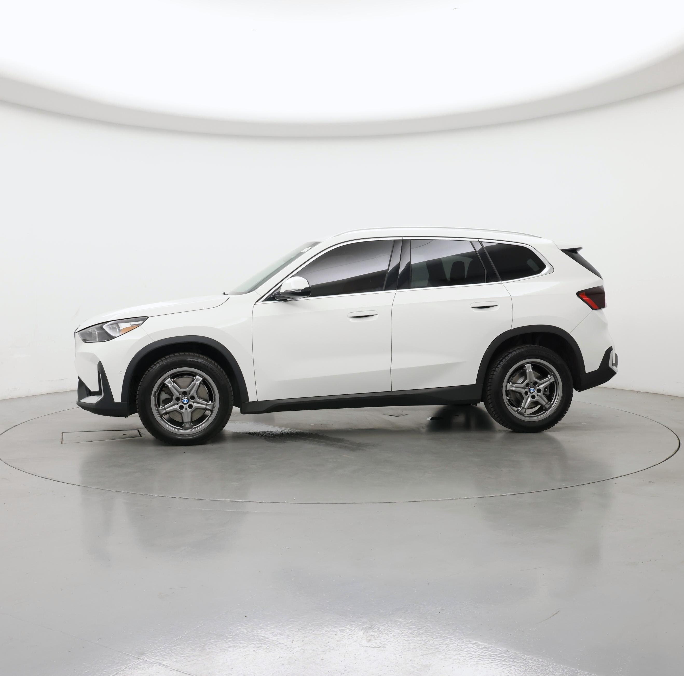 Thumbnail: 2023 BMW X1 - 3